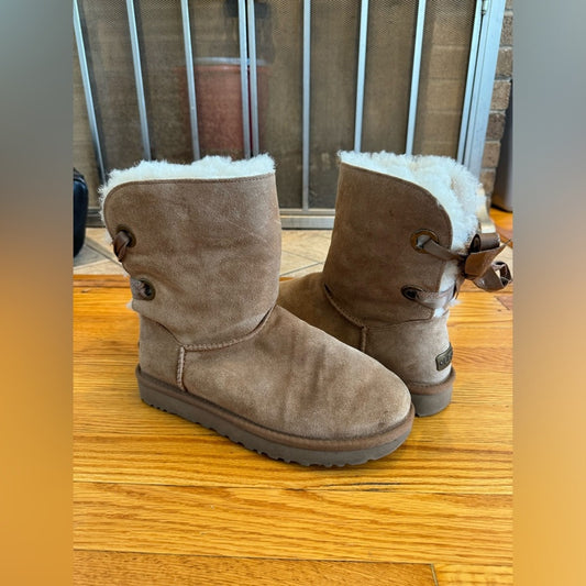 Pre-Owned Size 8 Ugg Customizable Bailey Bow Short Boot