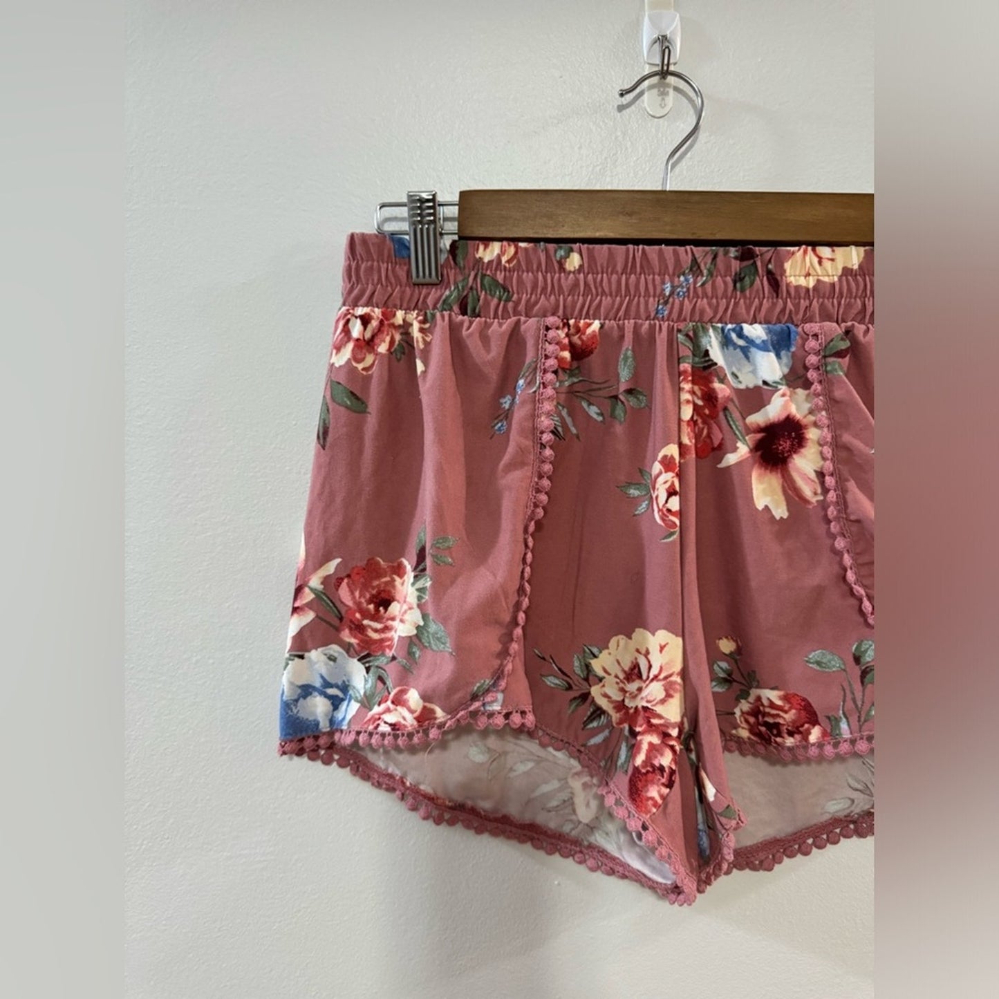 Pre-Owned MD Rue 21 Pink Floral Boho Shorts