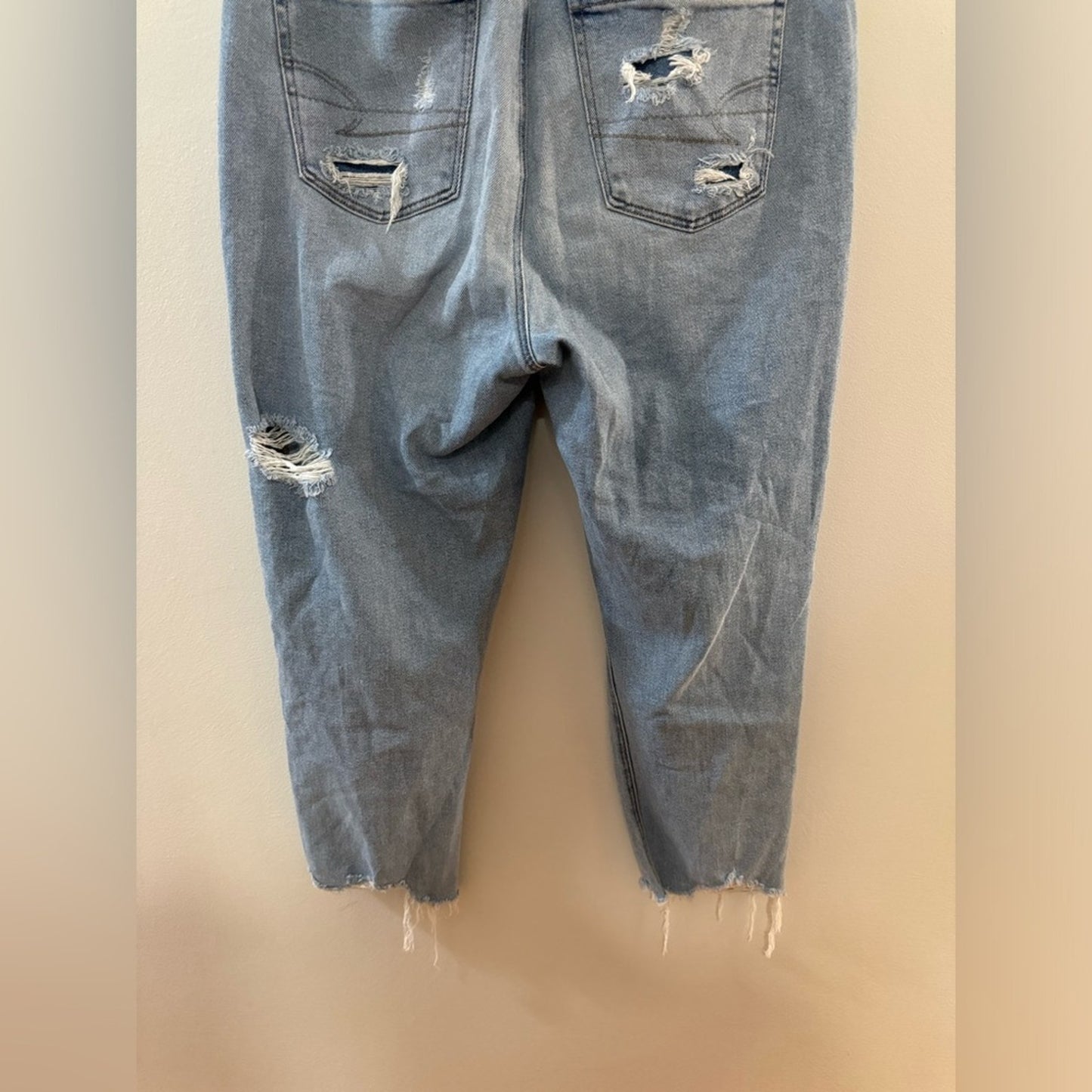 Pre-Owned Size 14 American Eagle Light Blue Heavily Distressed Mom Jeans