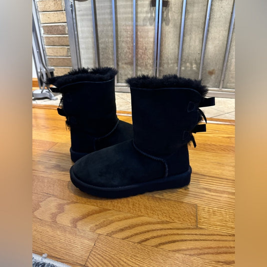 Pre-Owned Size W9 UGG Black Bailey Bow 2 Boot