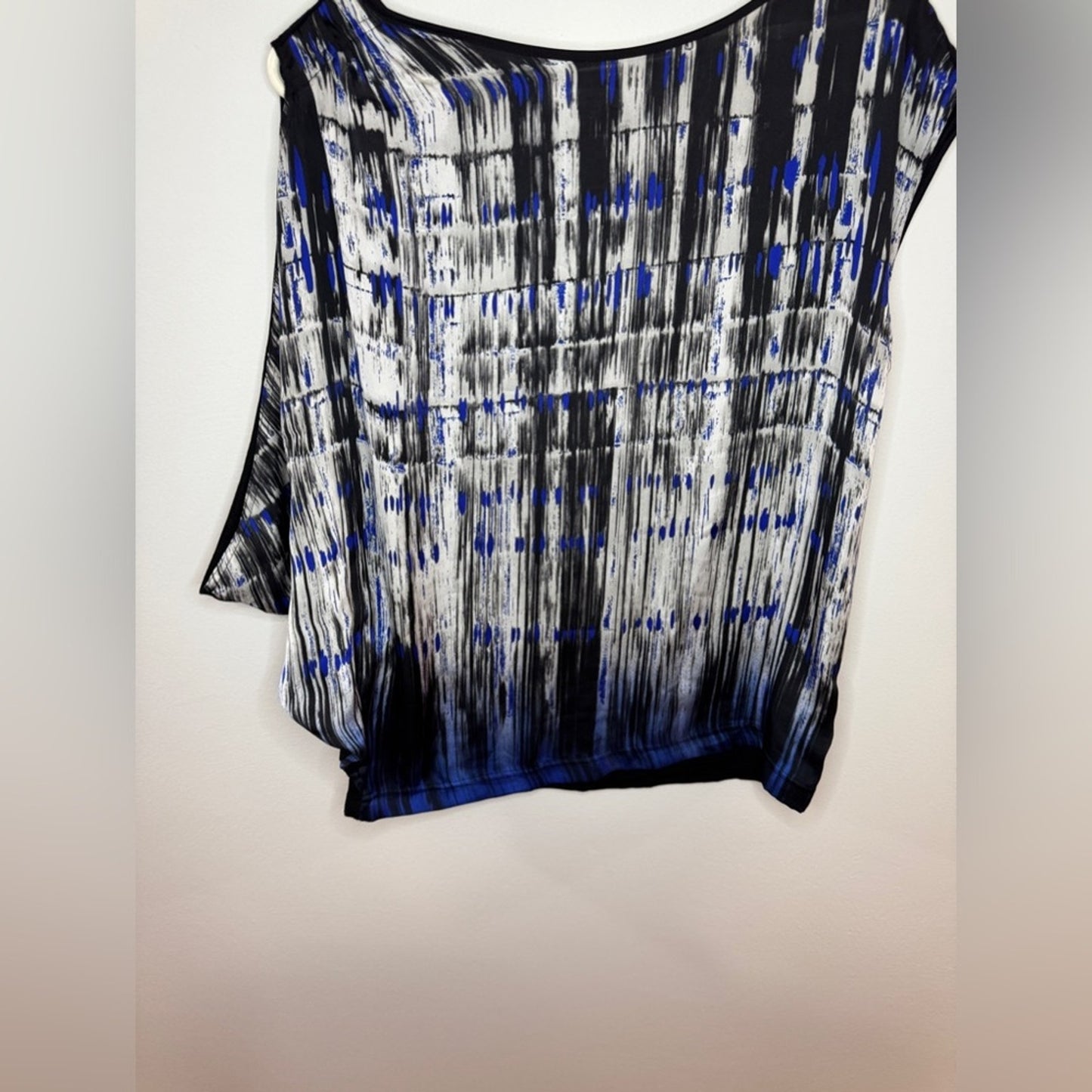 Pre-Owned SM Kenneth Cole Black Blue and White Multicolor Print Top