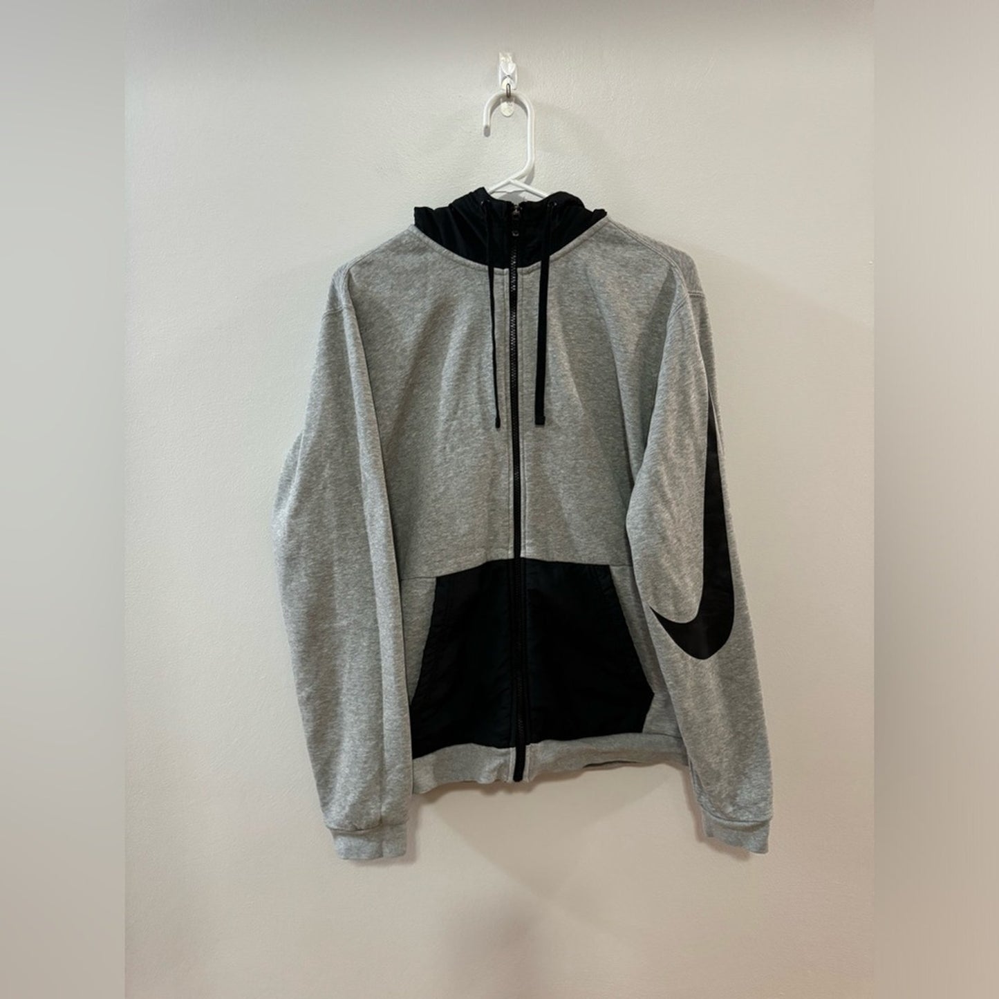 Pre-Owned LG Nike Grey/Black Contrast Zip-Up Hoodie