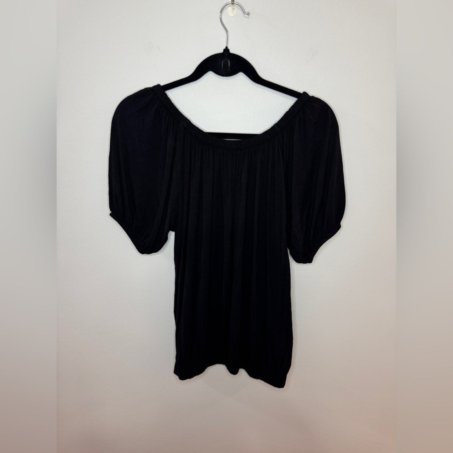 Pre-Owned SM Kenar Black Off The Shoulder Top