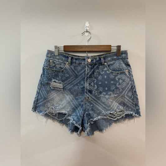 Pre-Owned Fashion Nova Light Blue Distressed Paisley Denim Shorts