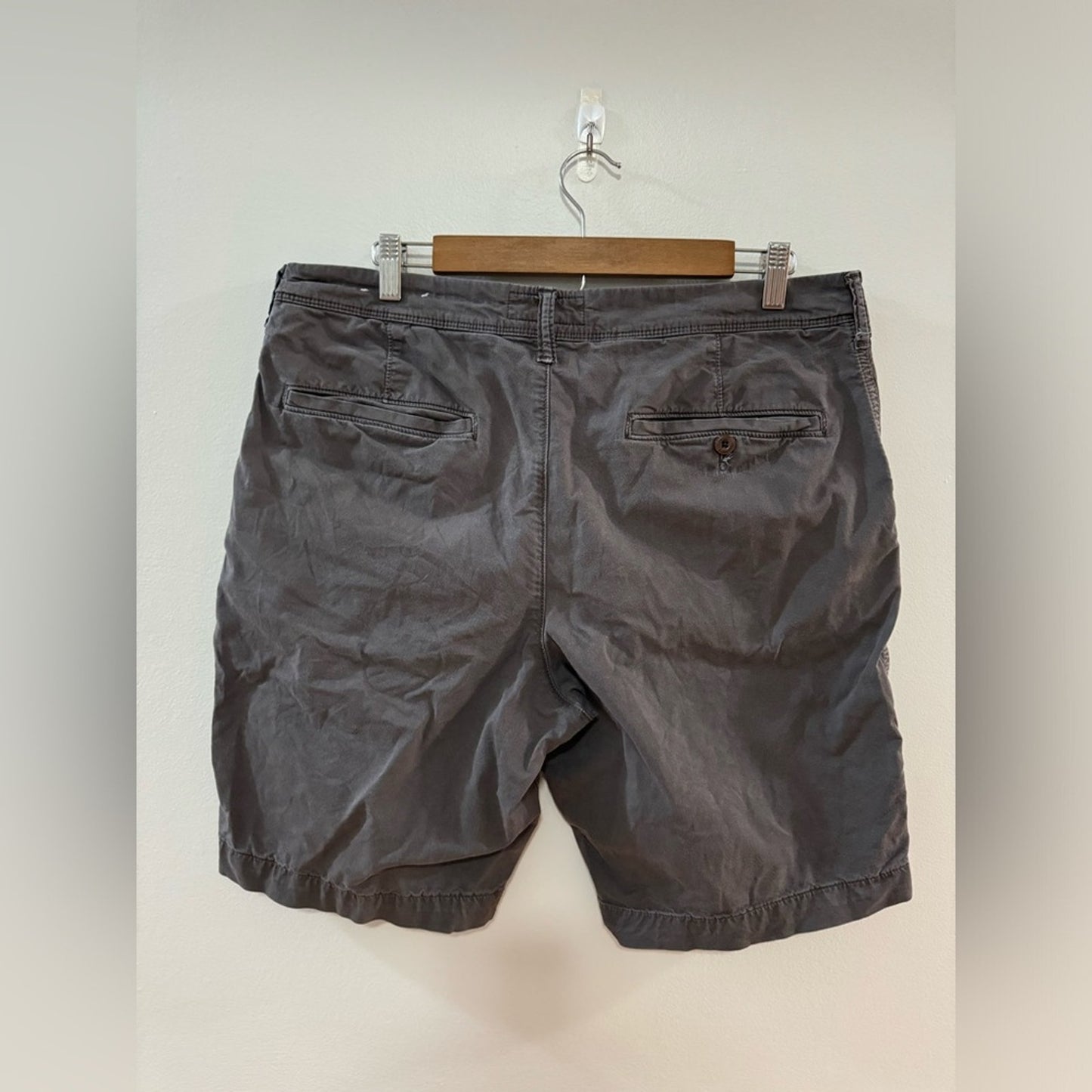 Pre-Owned Size 34 American Eagle Classic Fit Shorts