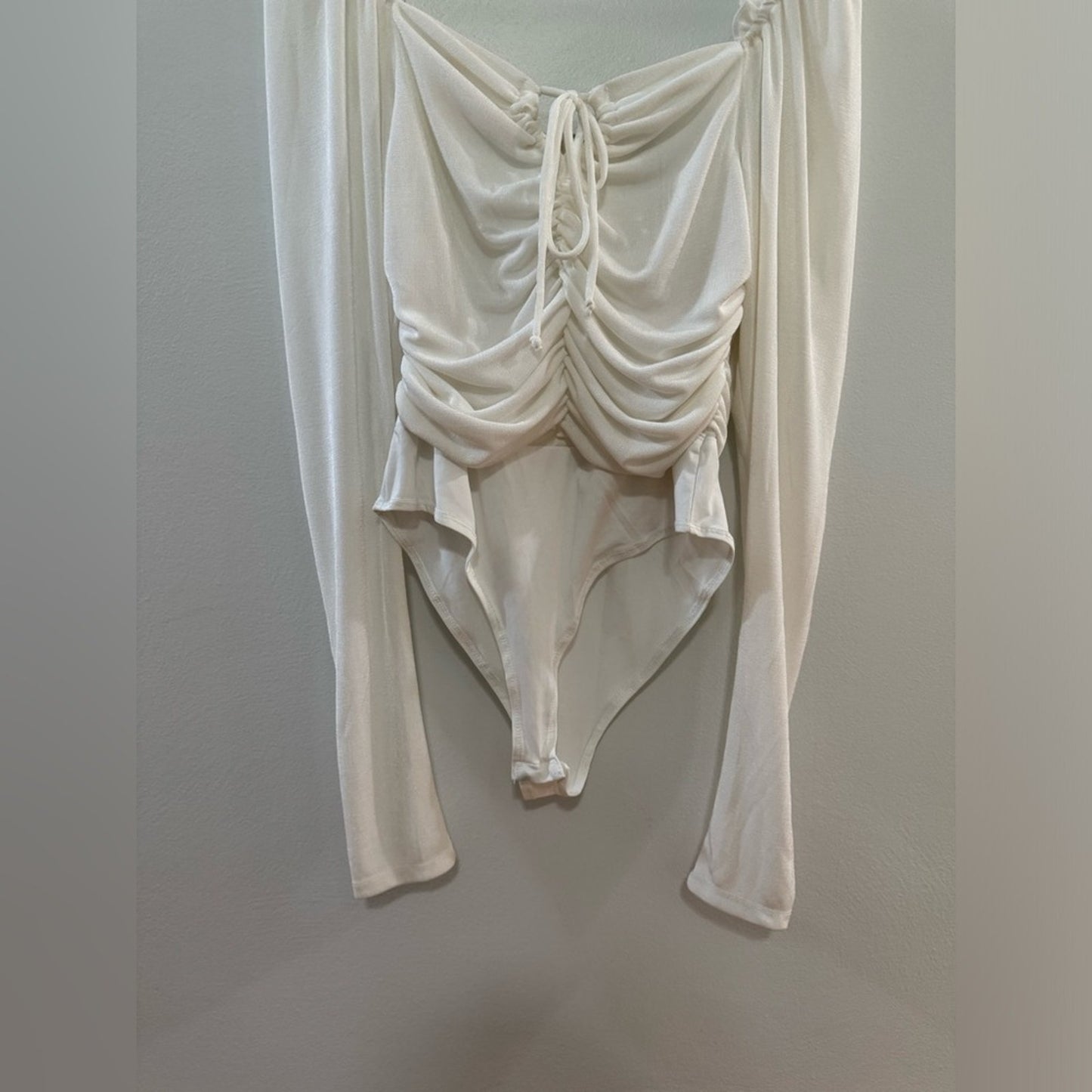 Pre-Owned MD White Birch White Ruffle Front Tie Bodysuit