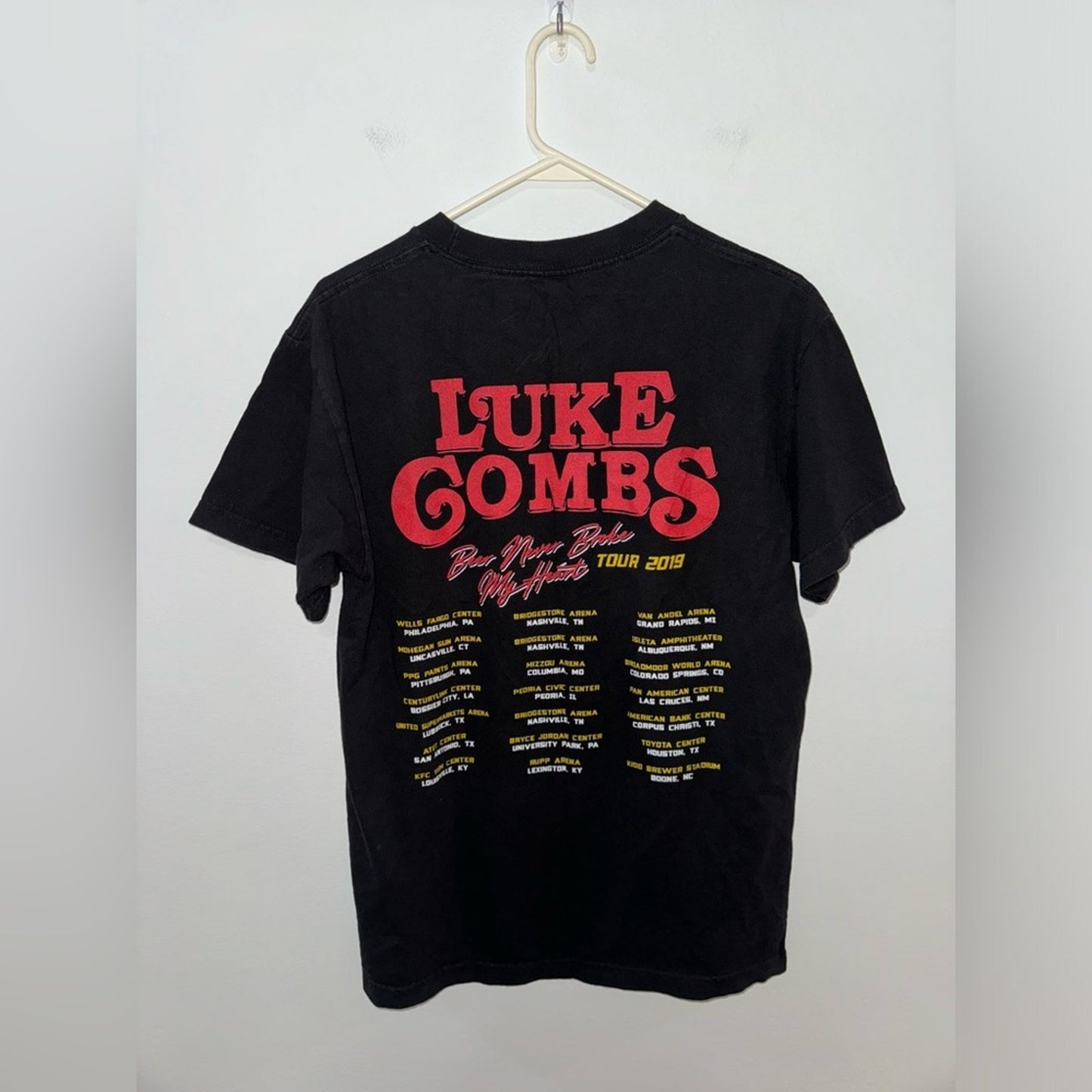 Pre-Owned MD Luke Combs Beer Never Broke My Heart 2019 Tour Band T-Shirt