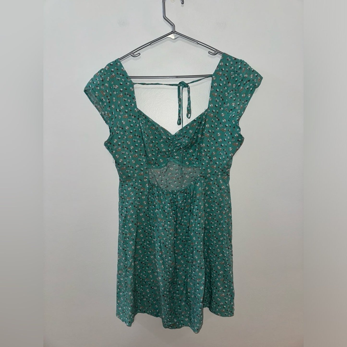 Pre-Owned LG Aeropostale Green Floral Cap Sleeve Dress