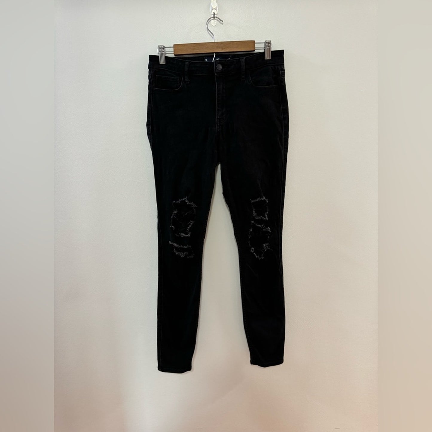 PreOwned Size 9L/W29xL30 Hollister Black Distressed High Rise Super Skinny Jeans