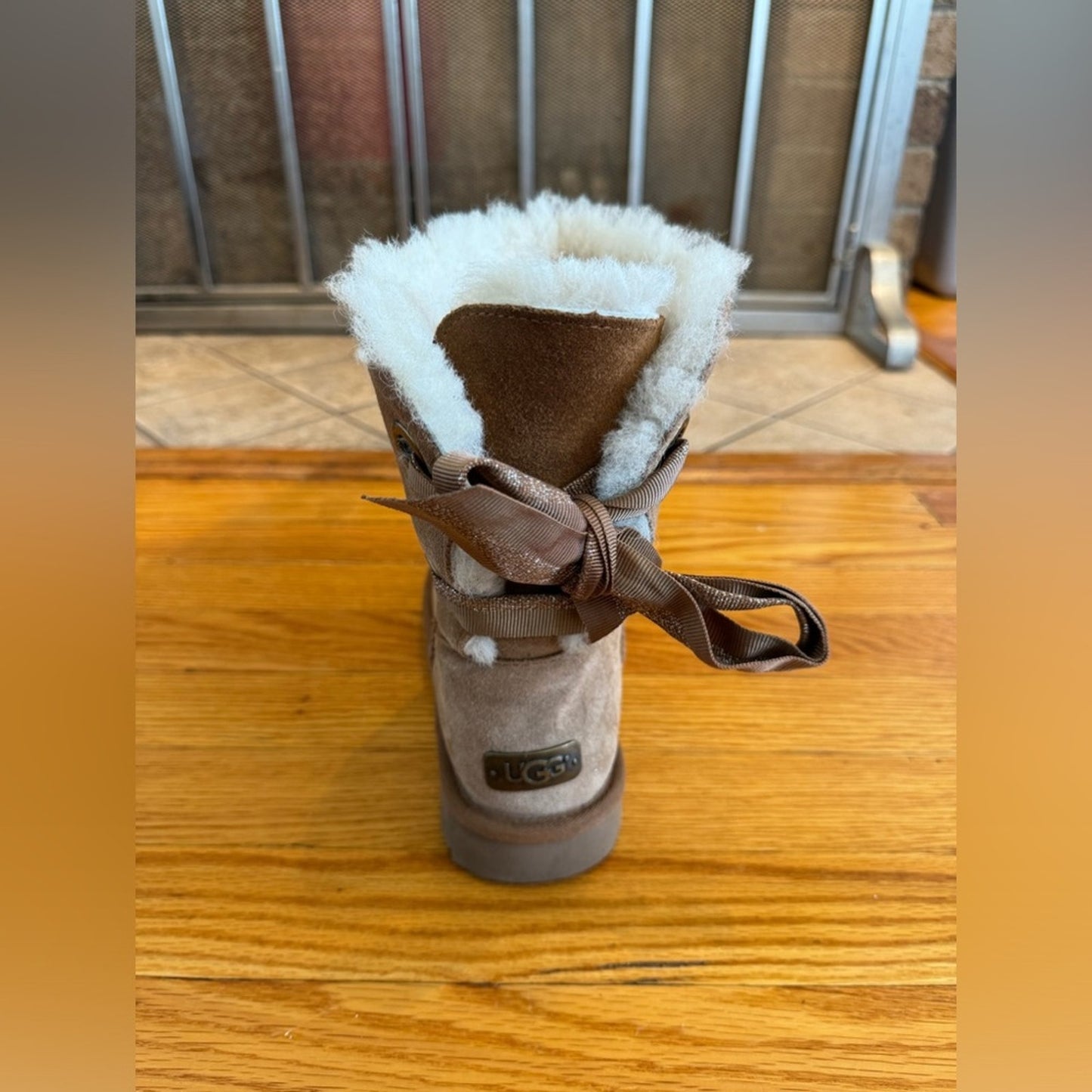 Pre-Owned Size 8 Ugg Customizable Bailey Bow Short Boot