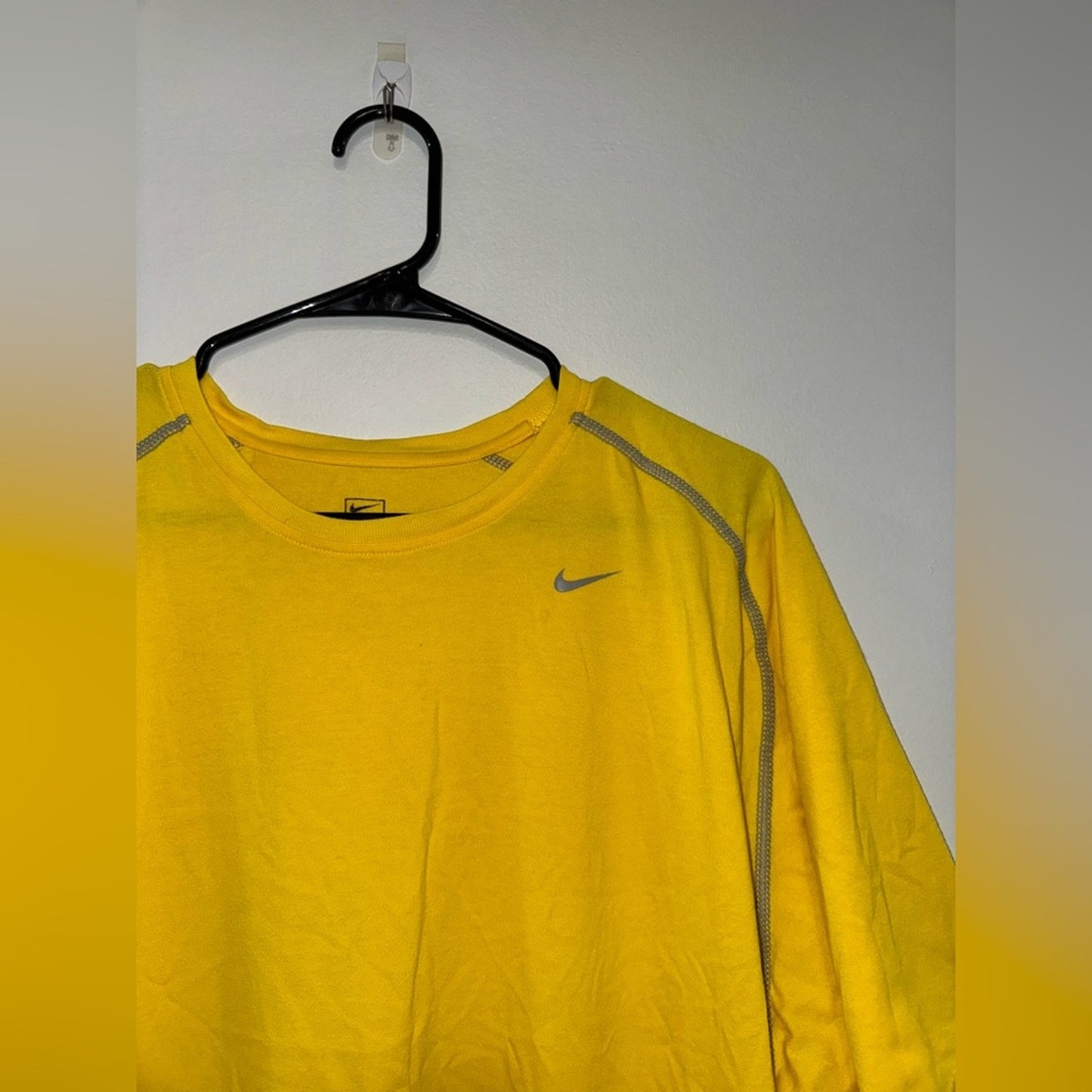 Pre-Owned XL Nike Team Vintage Yellow and Grey Dri-Fit T-Shirt