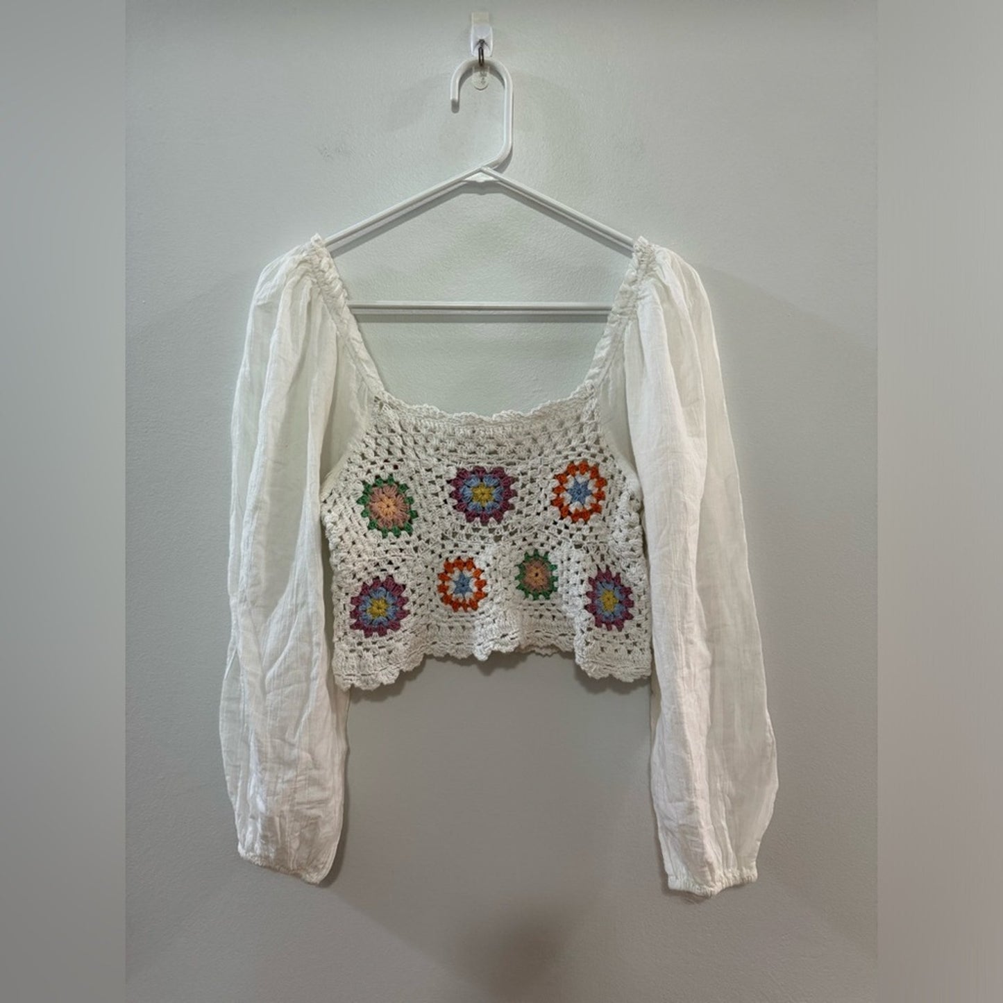 Pre-Owned LG Aerie White Crocheted Cropped Top