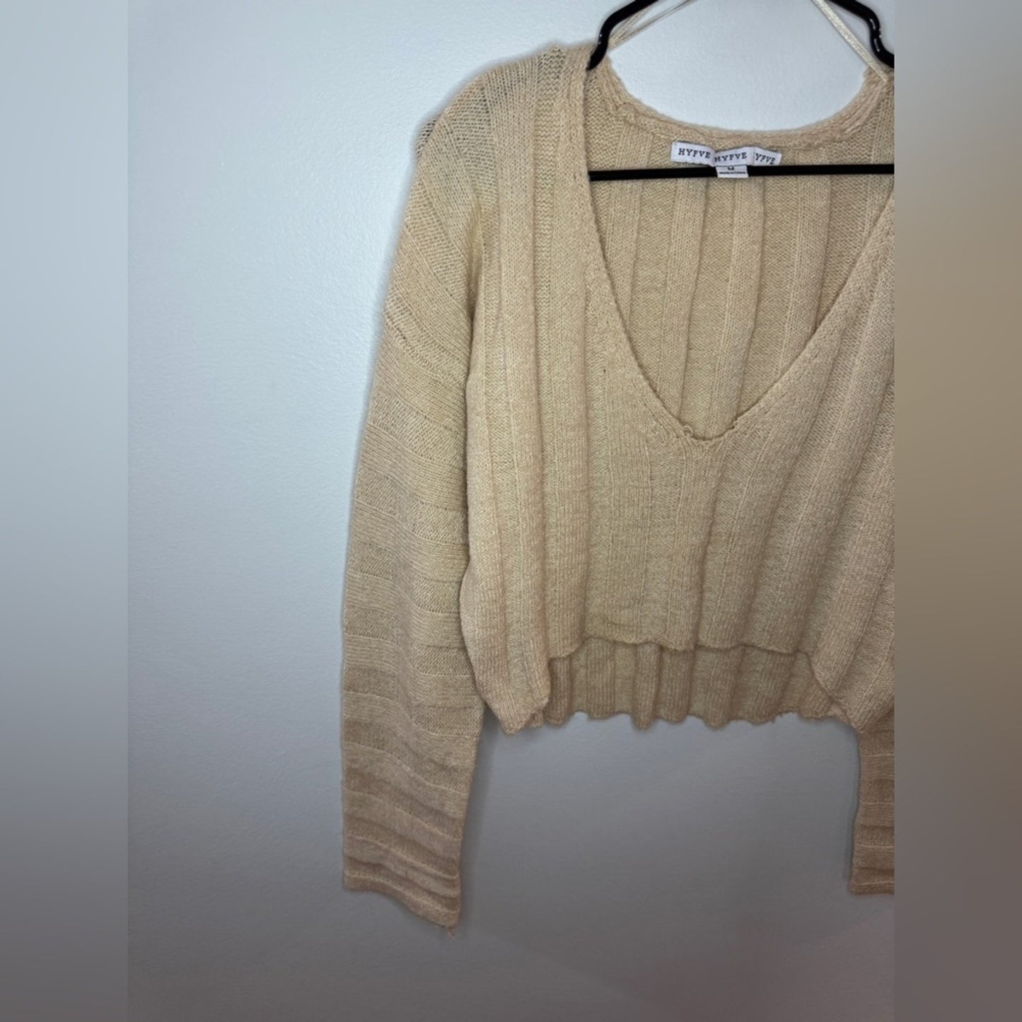 Pre-Owned MD Hyfve Knitted V-Neck Cropped Sweater