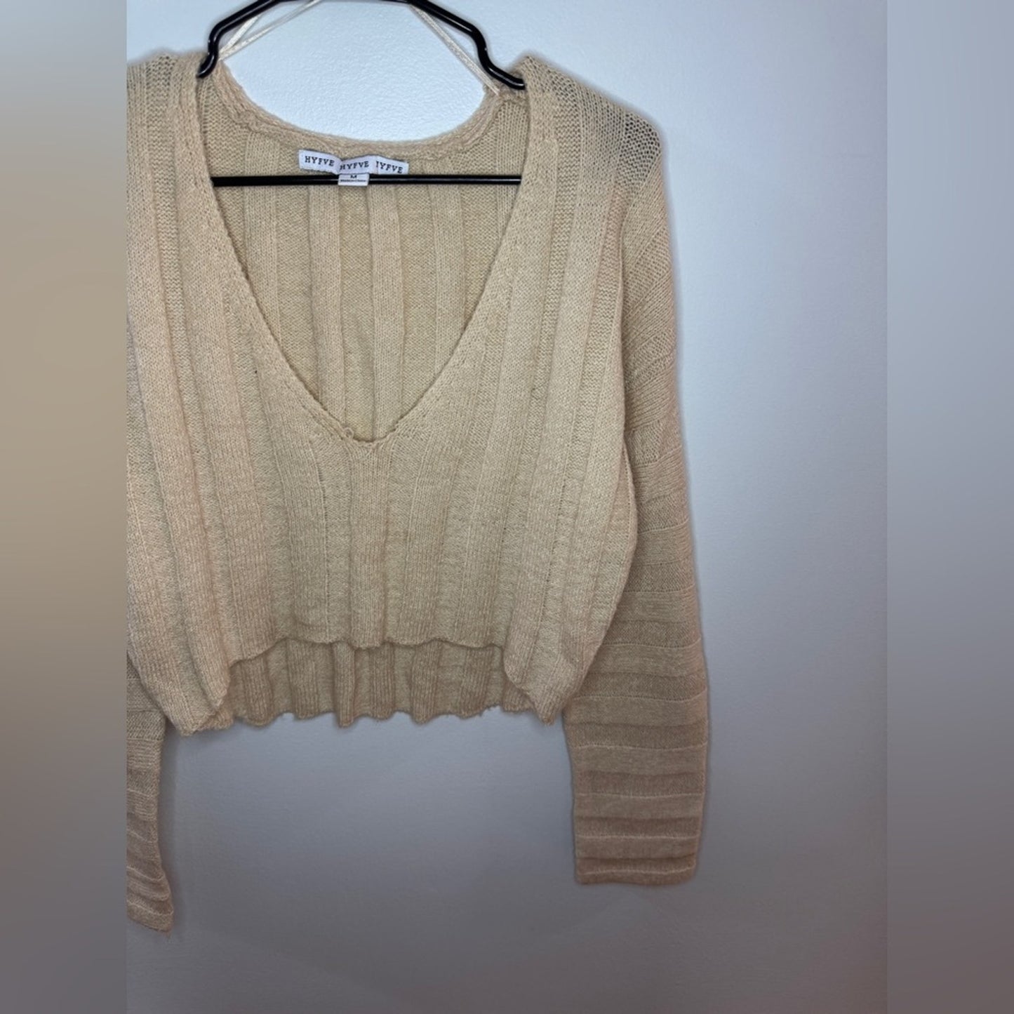 Pre-Owned MD Hyfve Knitted V-Neck Cropped Sweater