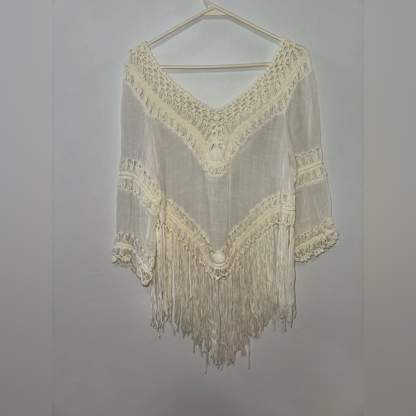 Pre-Owned SM Rebellion White Crochet Fringe Long Sleeve Top