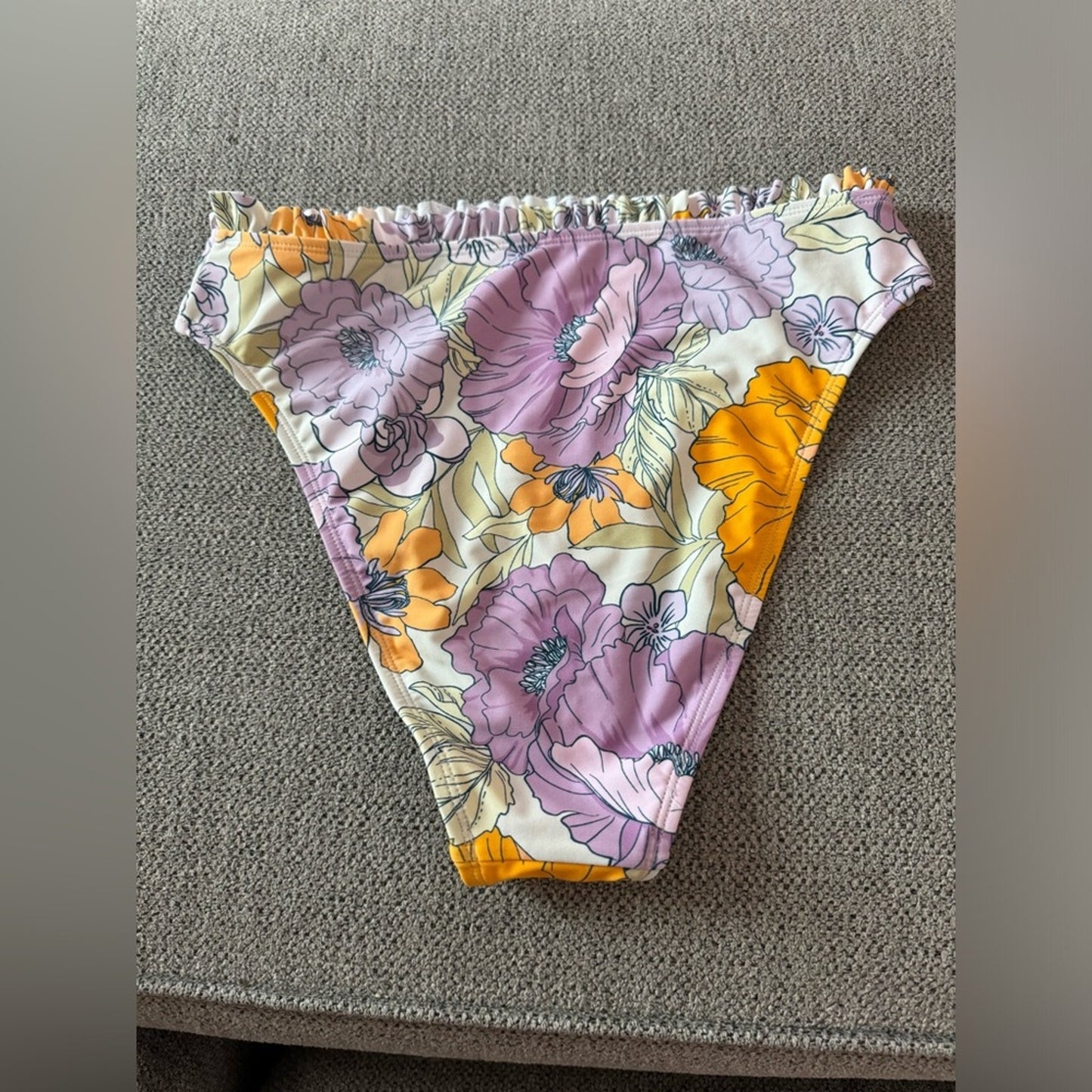 Pre- Owned MD Cupshe Cream/Floral Bikini Bottoms