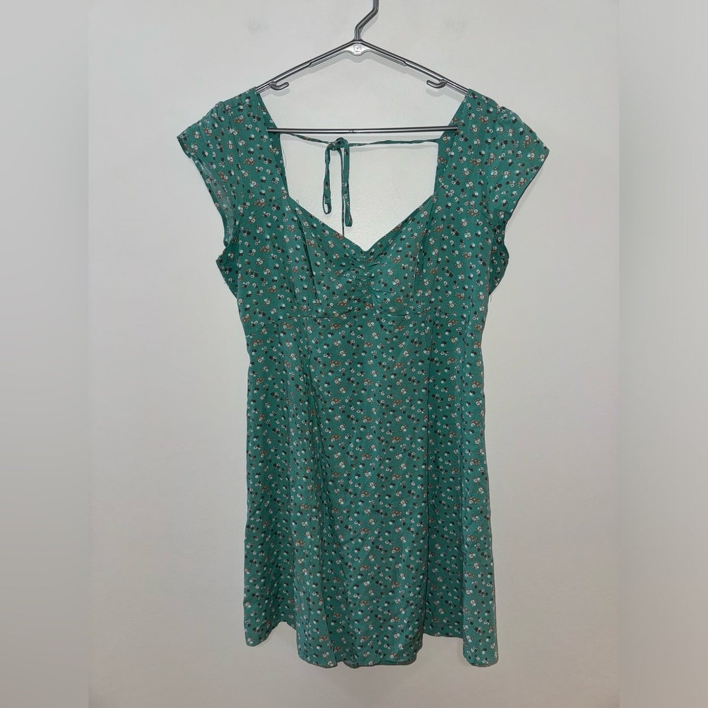 Pre-Owned LG Aeropostale Green Floral Cap Sleeve Dress