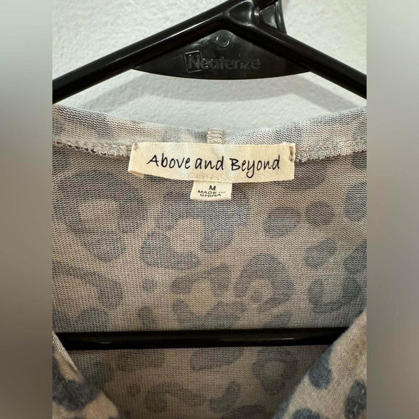 NWT MD Above and Beyond Leopard Hooded Long Sleeve Shirt