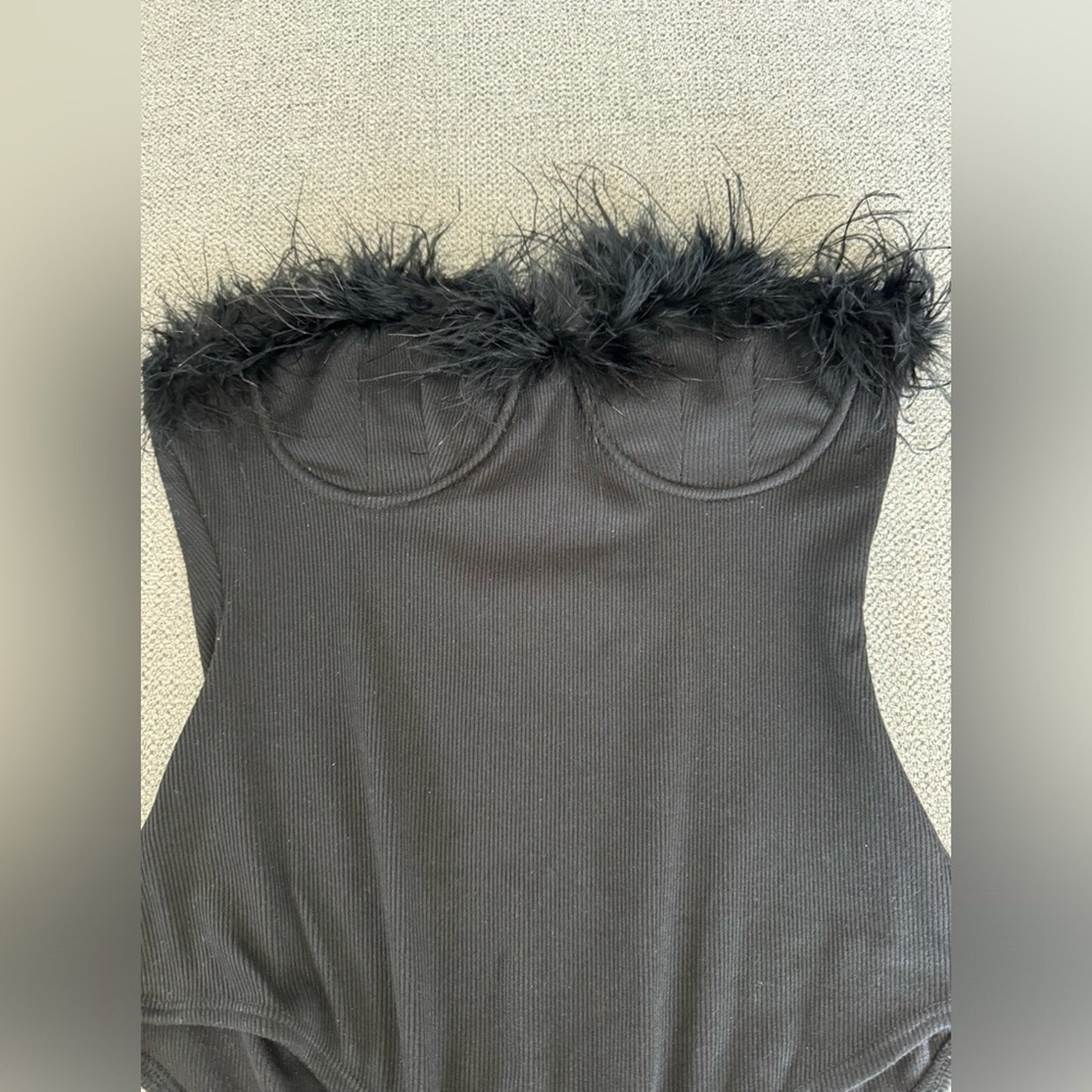 Pre-Owned MD Lizzie’s Boutique Black Ribbed Ostrich Feather Bodysuit