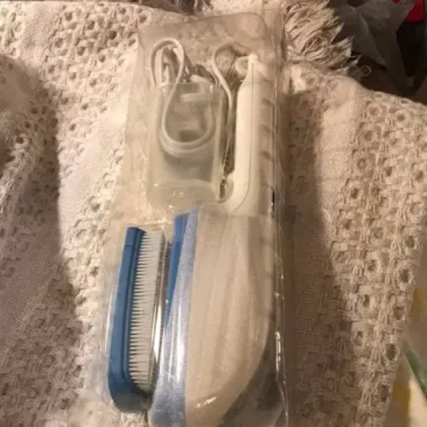 NWT Avon Essentials Hand Held Clothes Steamer