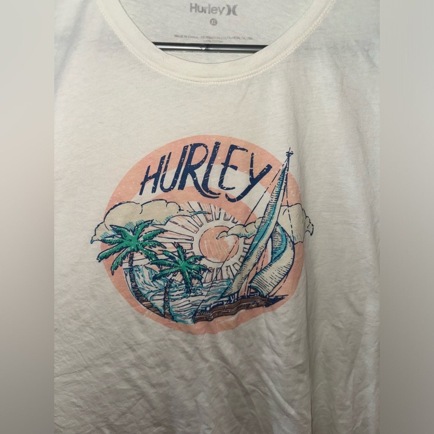 Pre-Owned LG Hurley White Sailboat Cropped T-Shirt