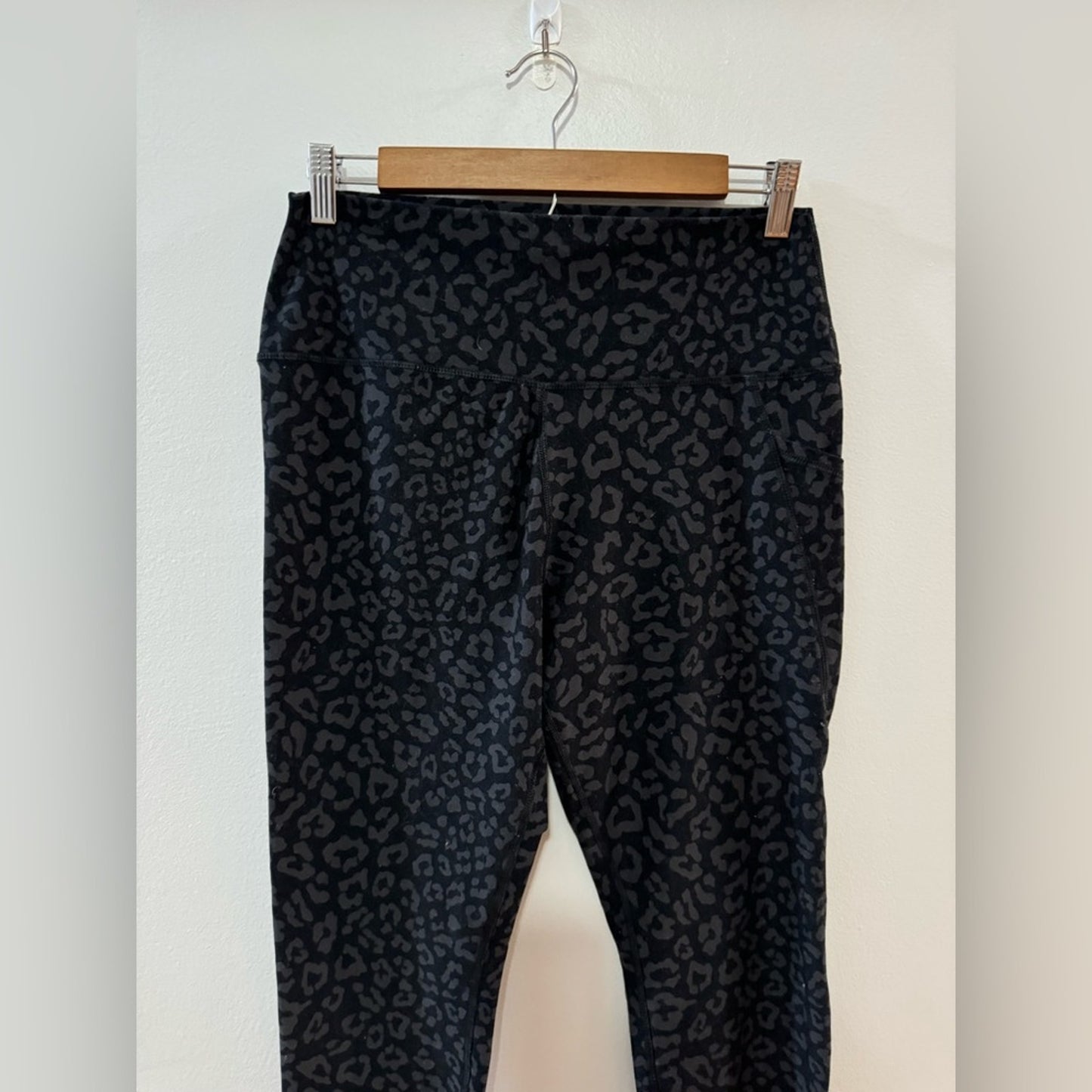 Pre-Owned Unbranded Black and Grey Leopard Print Leggings (see measurements)