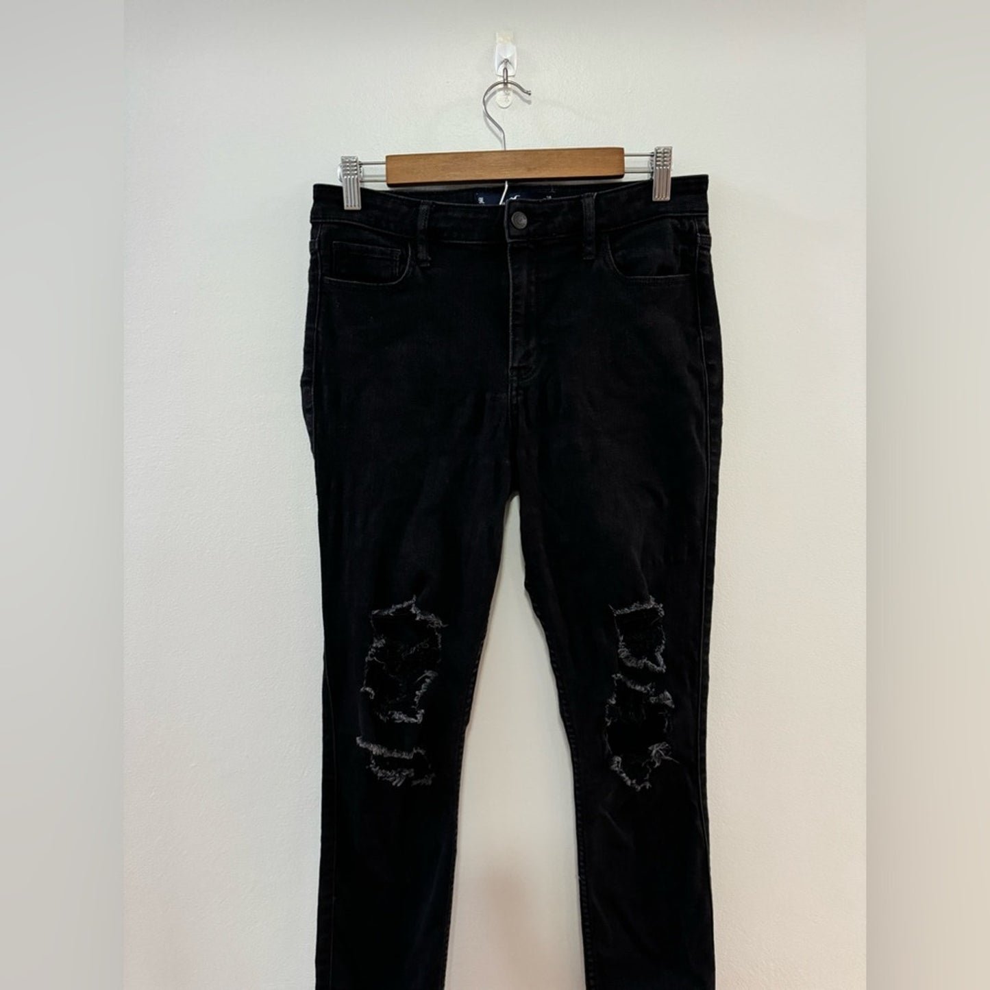 PreOwned Size 9L/W29xL30 Hollister Black Distressed High Rise Super Skinny Jeans