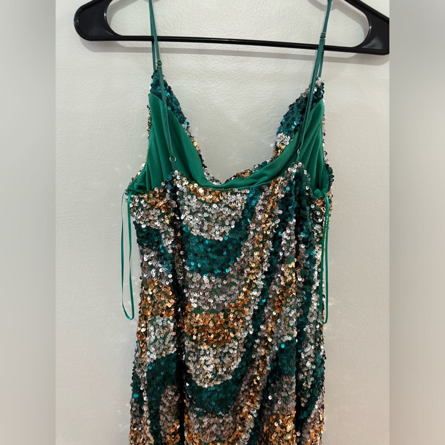 NWT LG Lizzie’s Boutique Green Pattern Sequin Dress