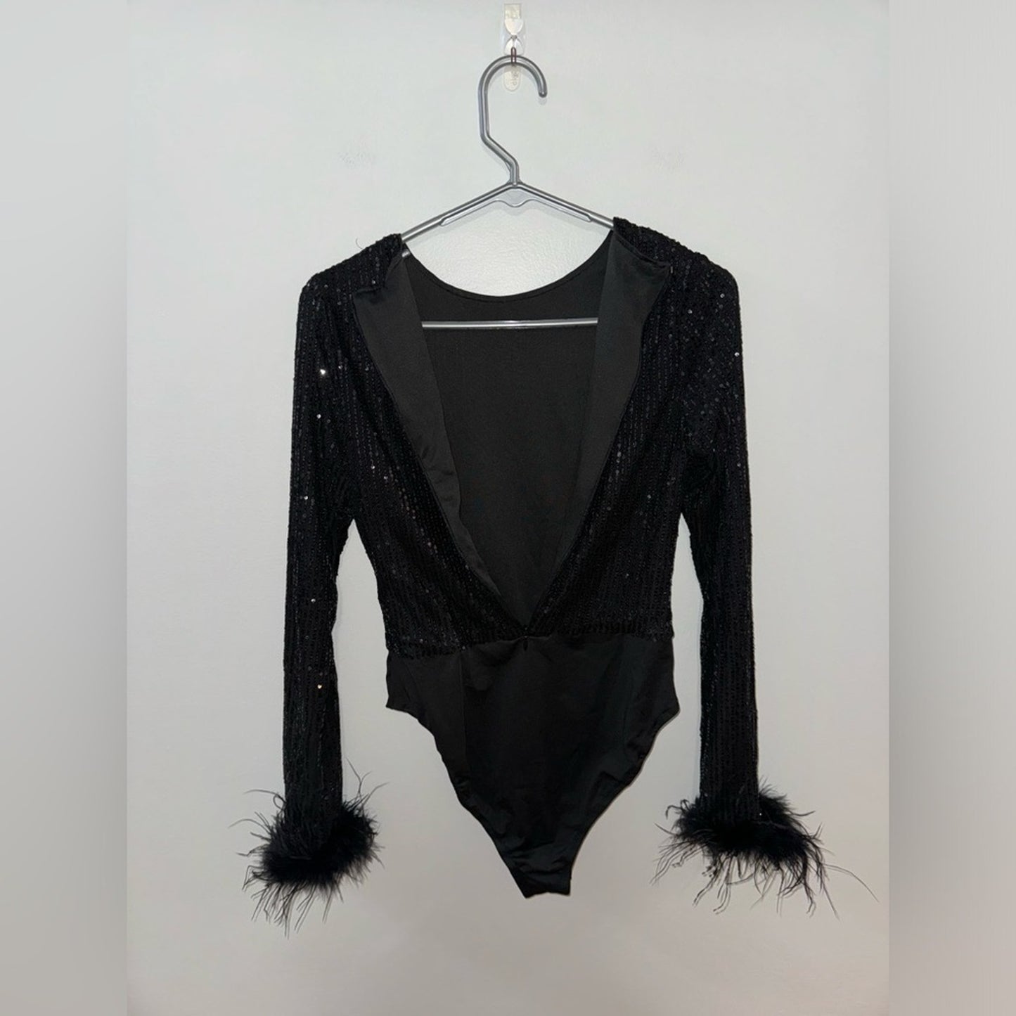 Pre-Owned MD SHEIN Black Sequin Long Sleeve Bodysuit w/Ostrich Feathers