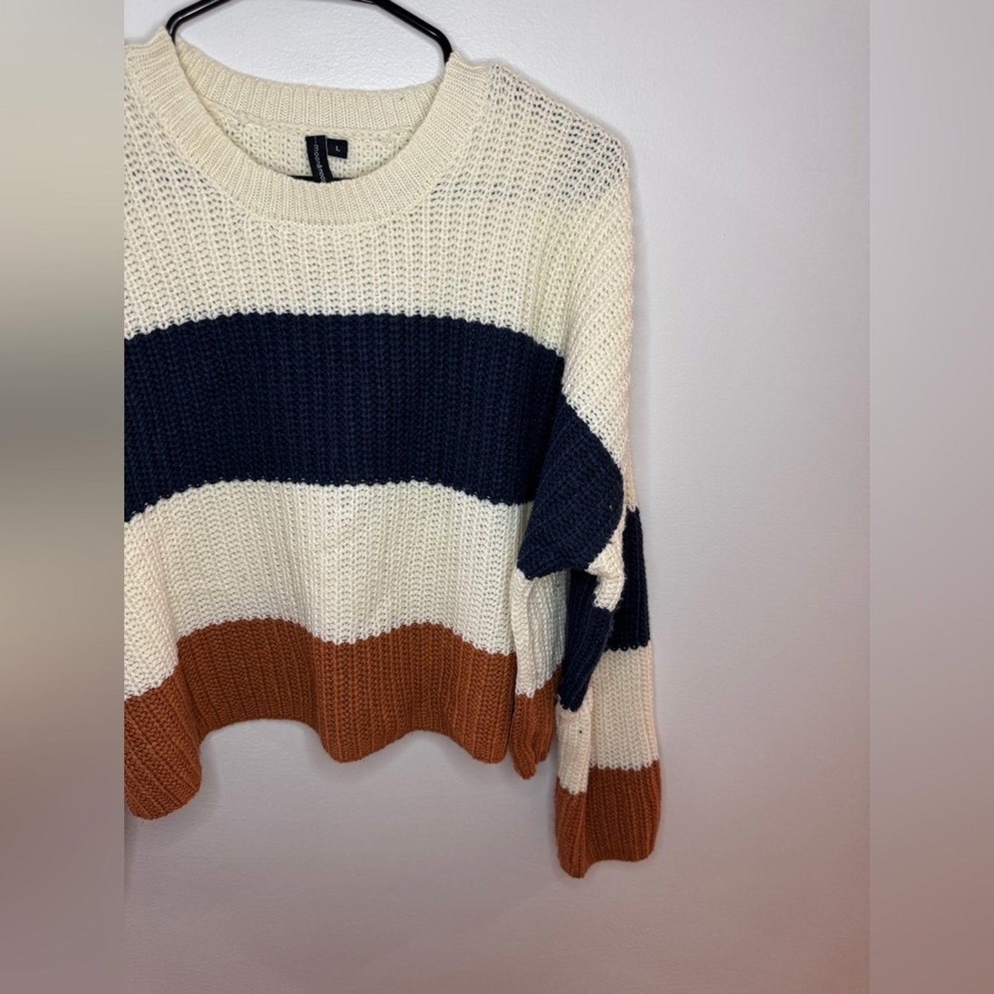 Pre-Owned LG Moon and Madison White Knitted Navy Blue and Brown Cropped Sweater