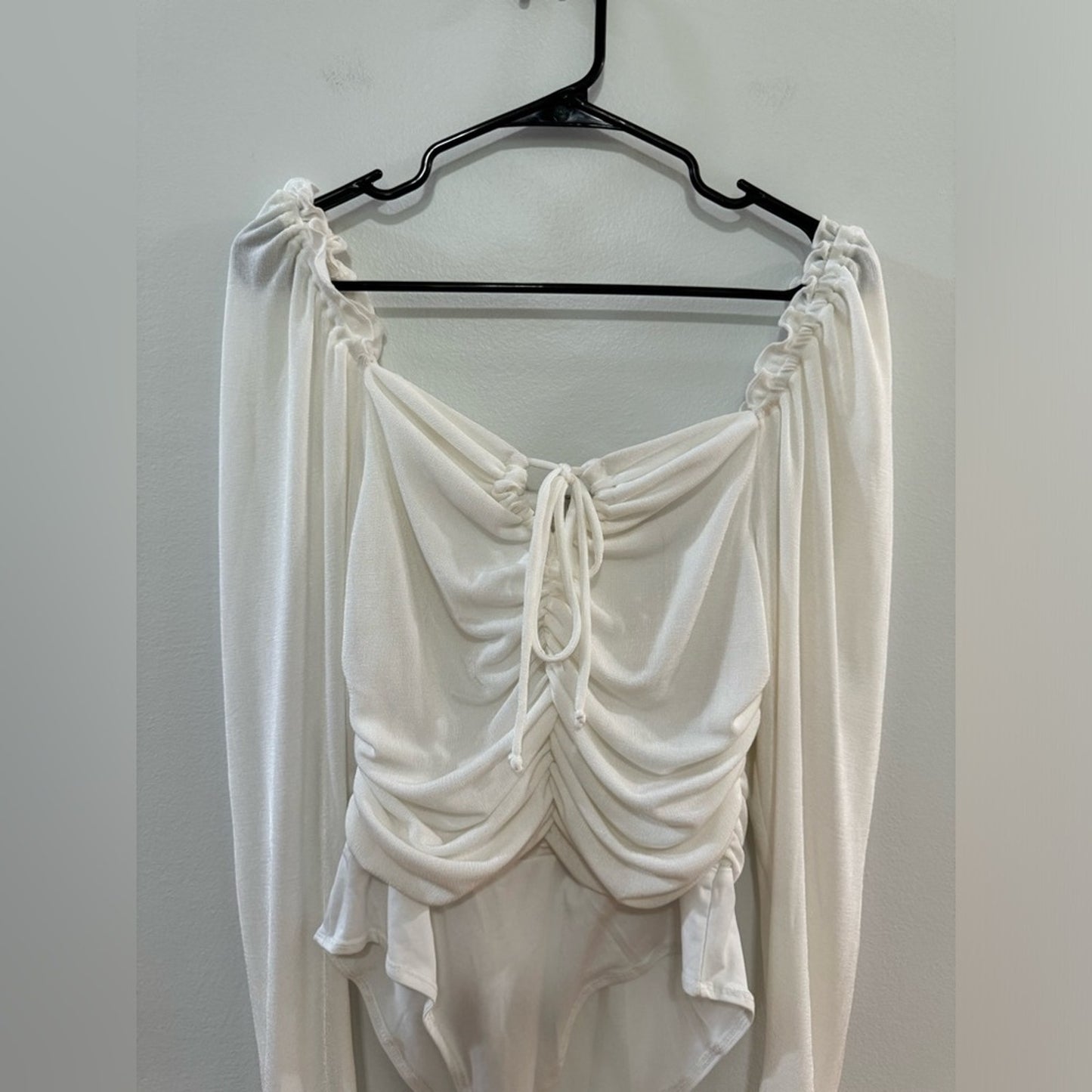 Pre-Owned MD White Birch White Ruffle Front Tie Bodysuit