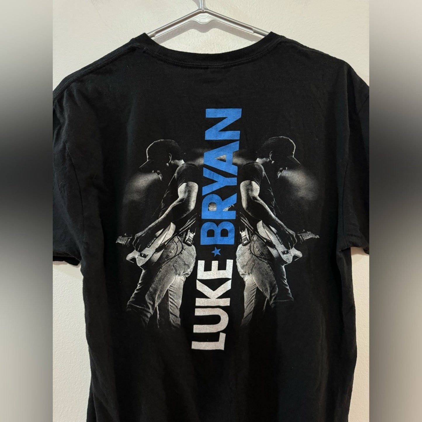 Pre-Owned MD Luke Bryan Black/Blue/White Graphic Band T-Shirt