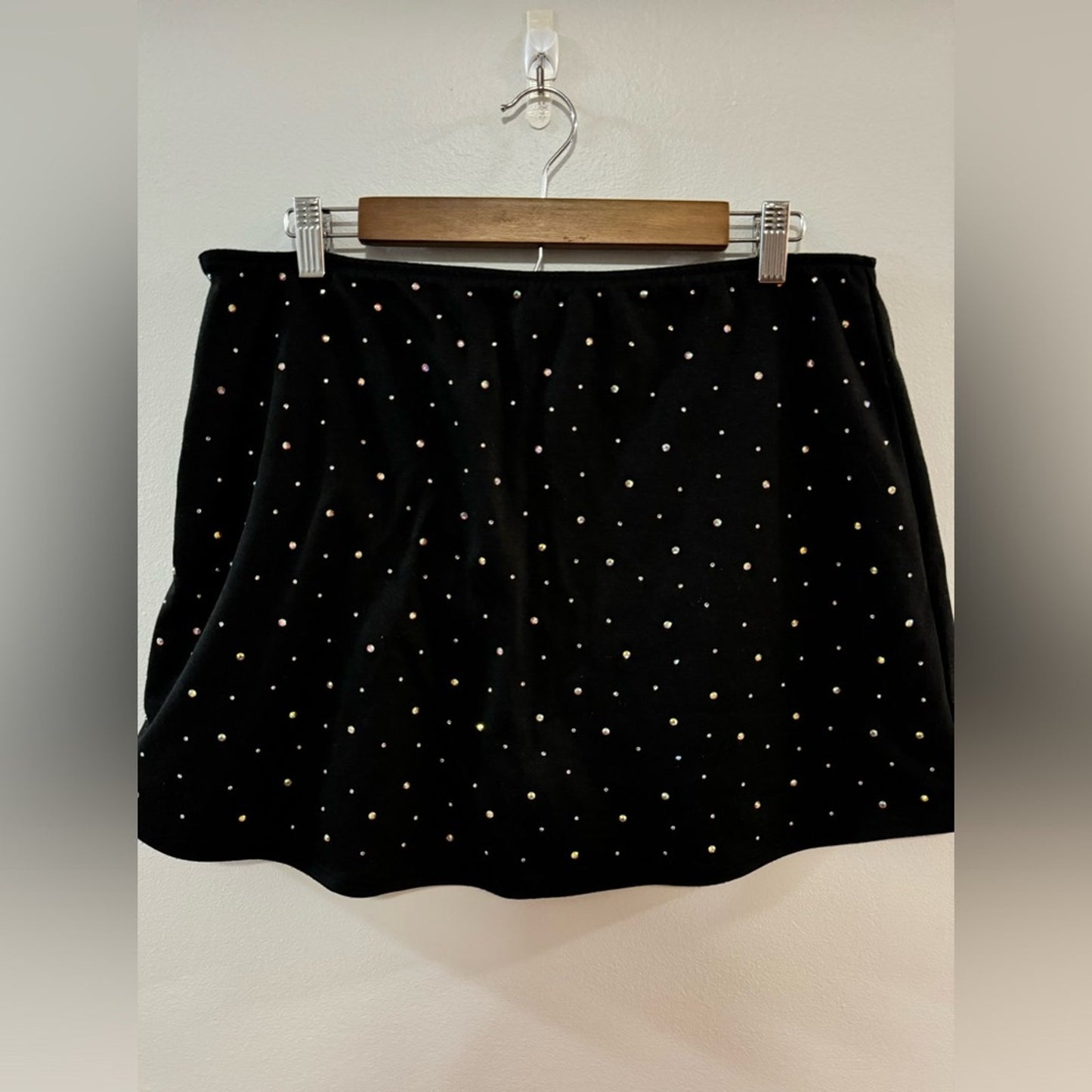 Pre-Owned LG Wild Fable Black Rhinestoned Skort