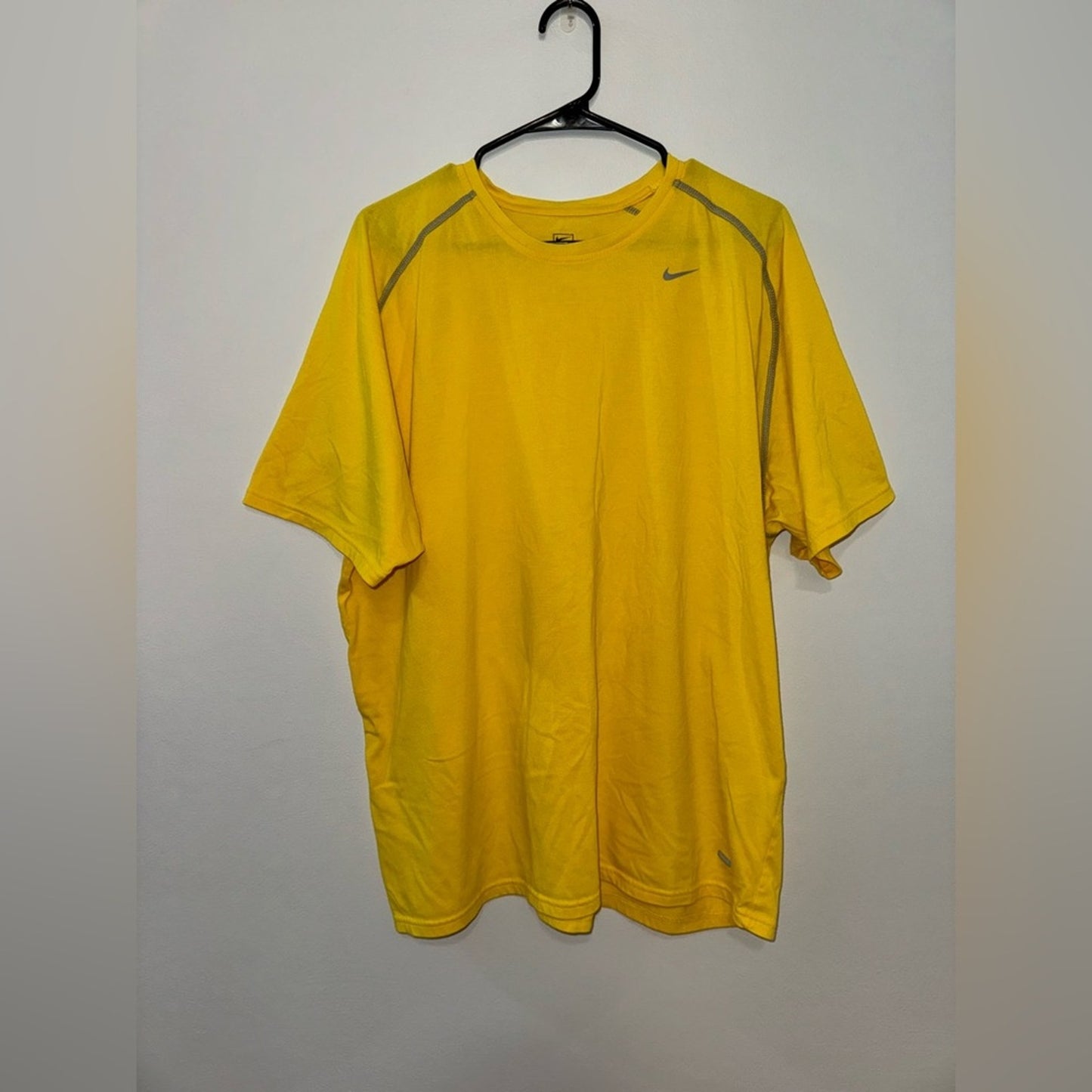 Pre-Owned XL Nike Team Vintage Yellow and Grey Dri-Fit T-Shirt