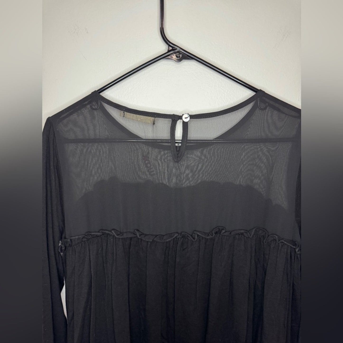 NWT SM Pebble and Stone Black Flowy long Sleeve Mesh Top