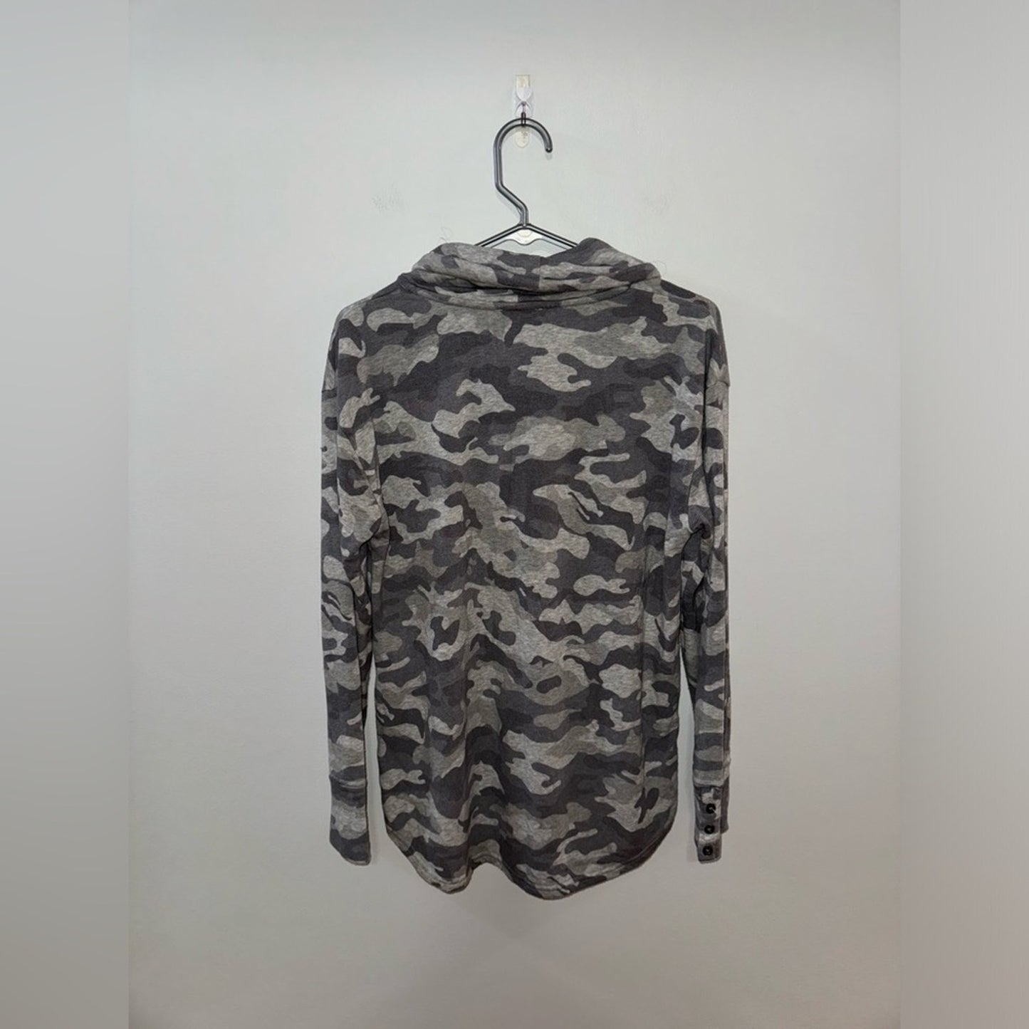 Pre-Owned MD Jane and Delancey Grey Camo Long Sleeve Sweater