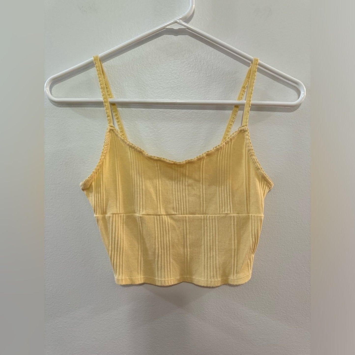 Pre-Owned MD Pac Yellow Two Piece Cropped Short Sleeve Shirt and Cami