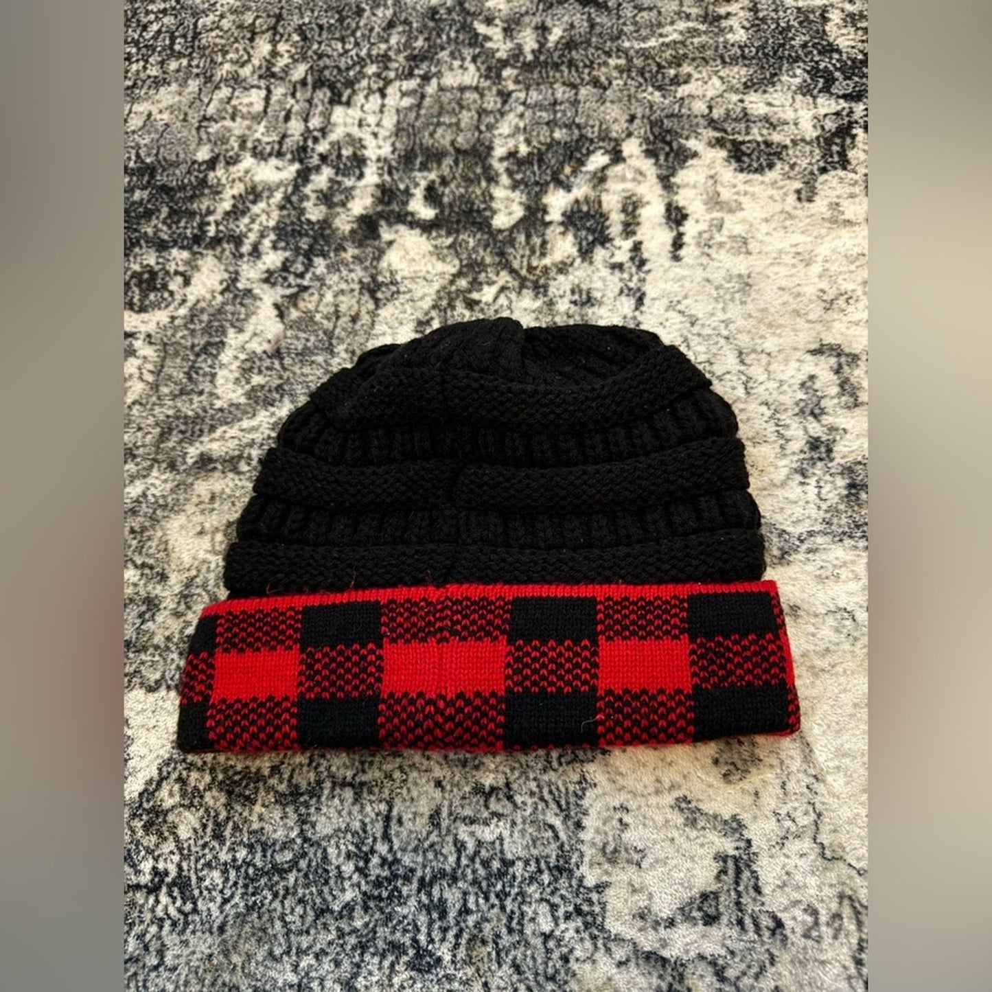 Pre-Owned C.C. Black and Red Plaid Kitted Beanie