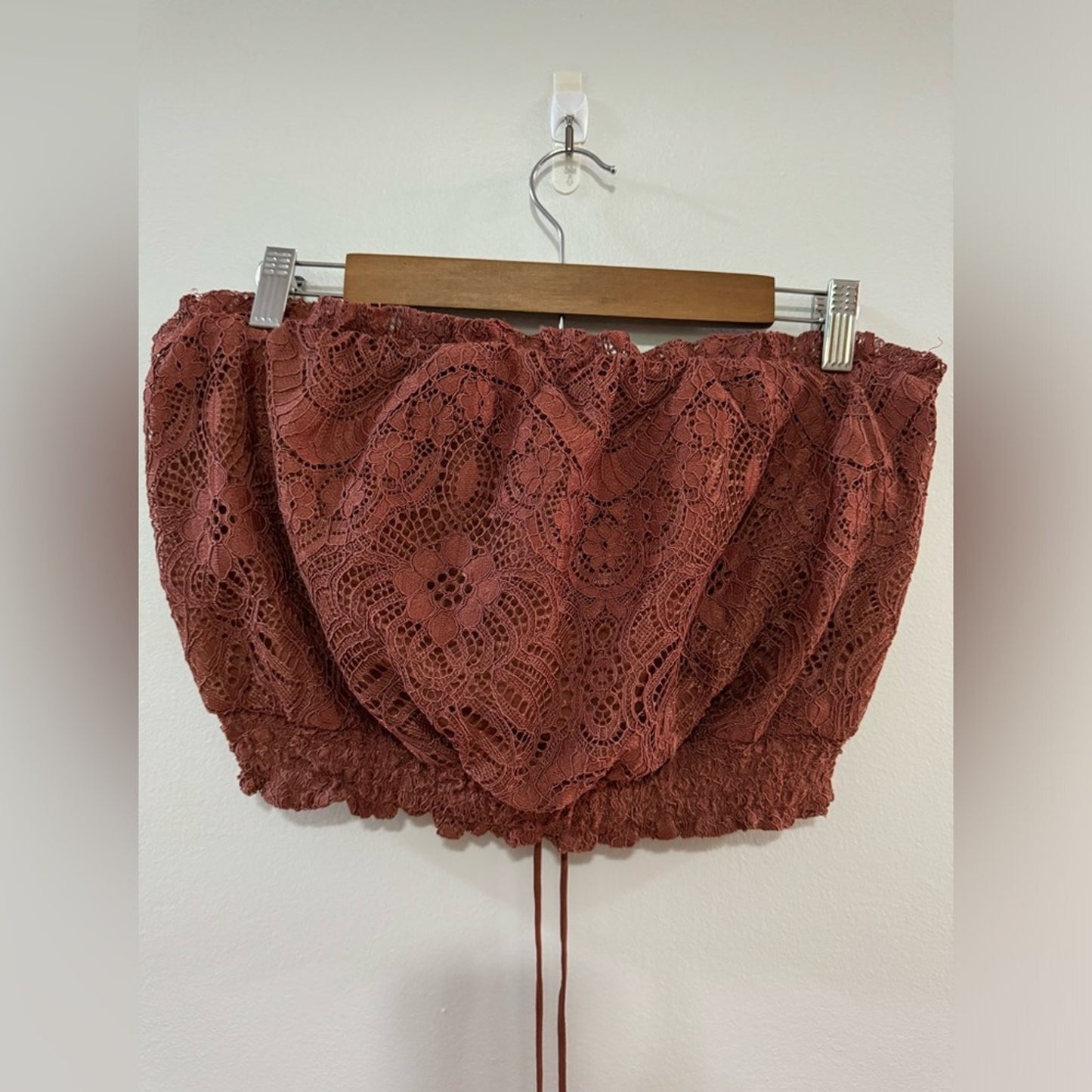 Pre-Owned Size 12 H&M Red Lace Tube Top