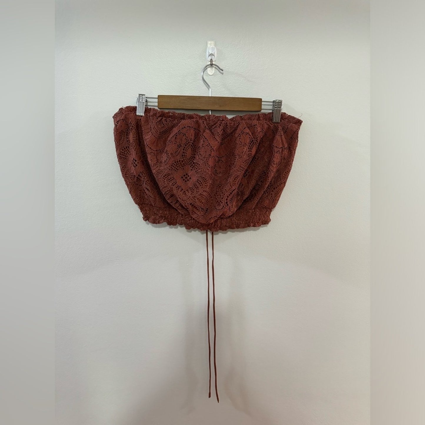 Pre-Owned Size 12 H&M Red Lace Tube Top