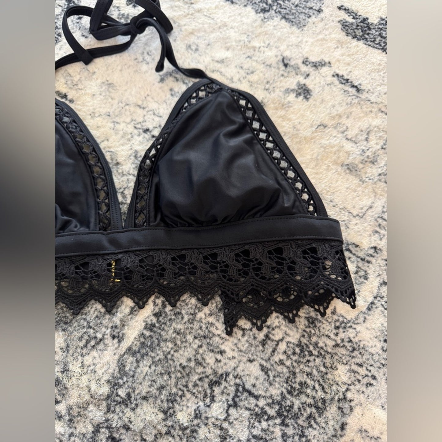 Pre-Owned LG Xhilaration Black Lace Bikini Top