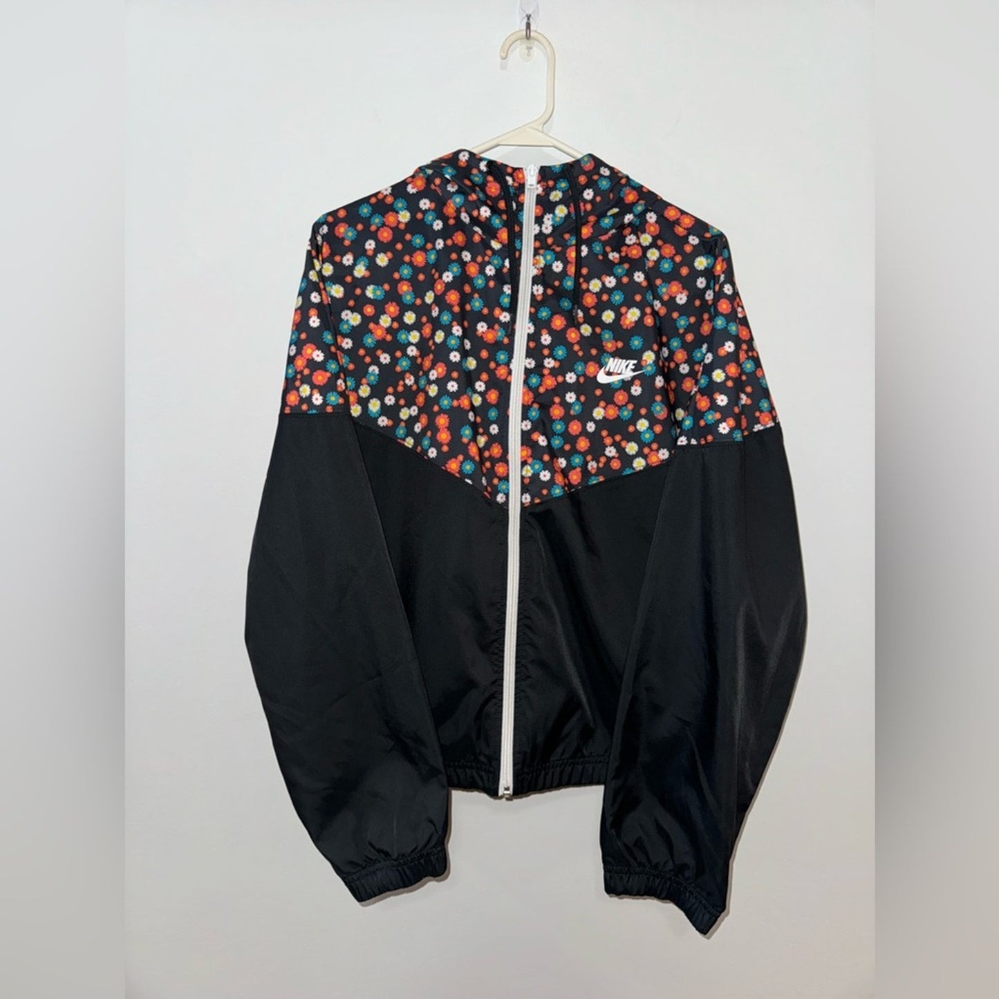 Pre-Owned MD Nike Black Floral Zip-Up Wind Breaker