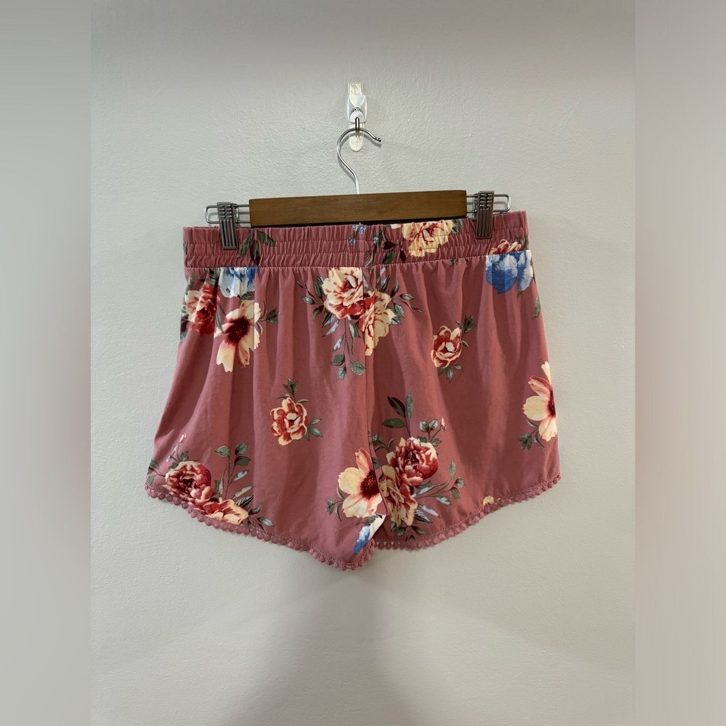 Pre-Owned MD Rue 21 Pink Floral Boho Shorts