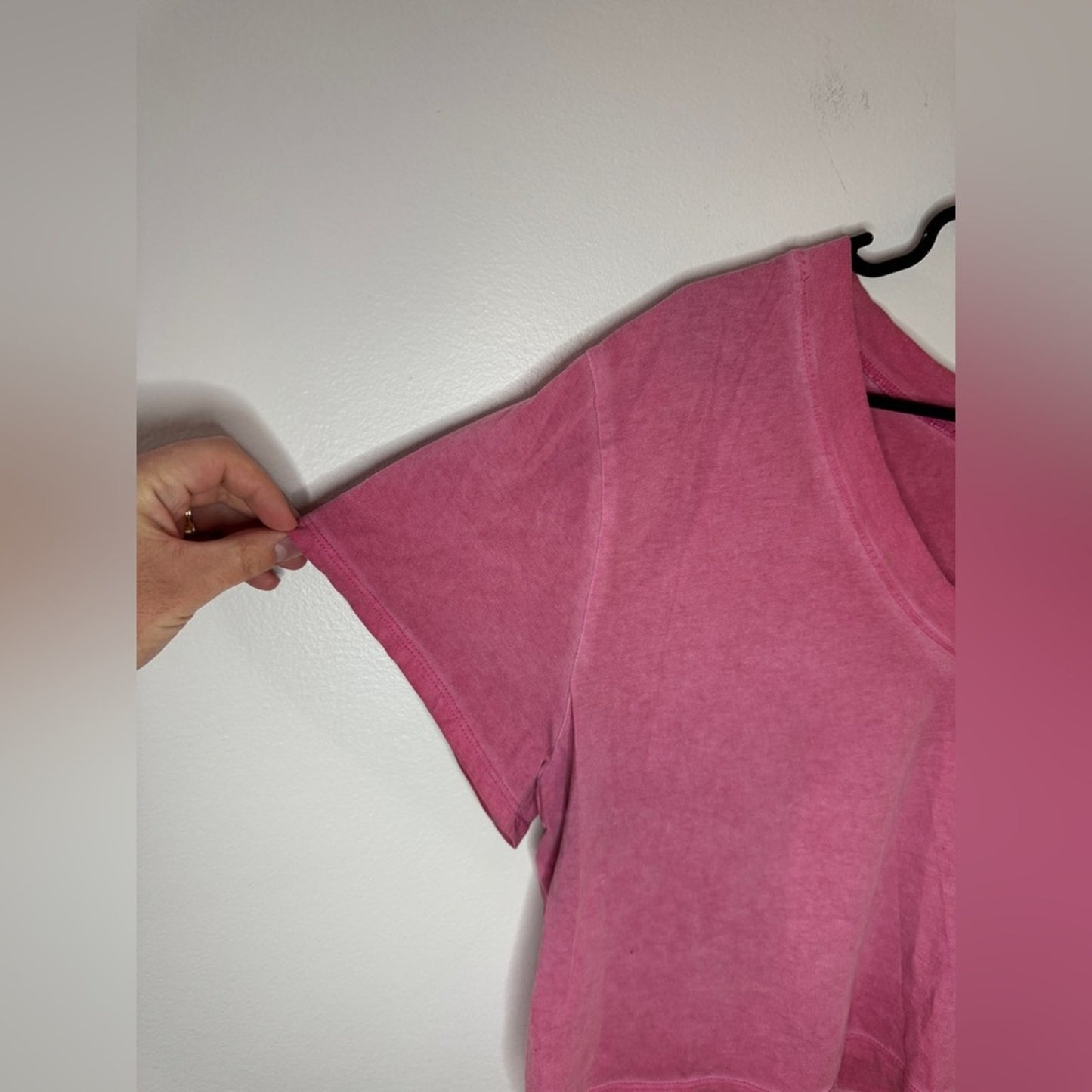 Pre-Owned XL Wild Fable Pink V-Neck Cropped T-Shirt