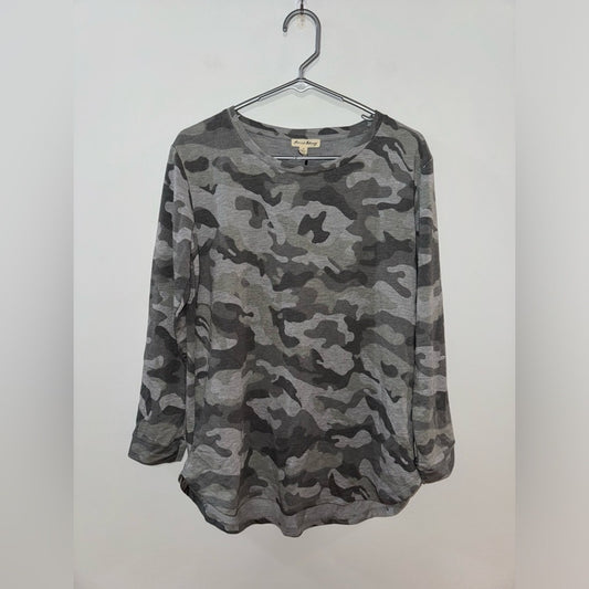 NWT MD Jane and Delancey Camo Scalloped Hem Long Sleeve Shirt