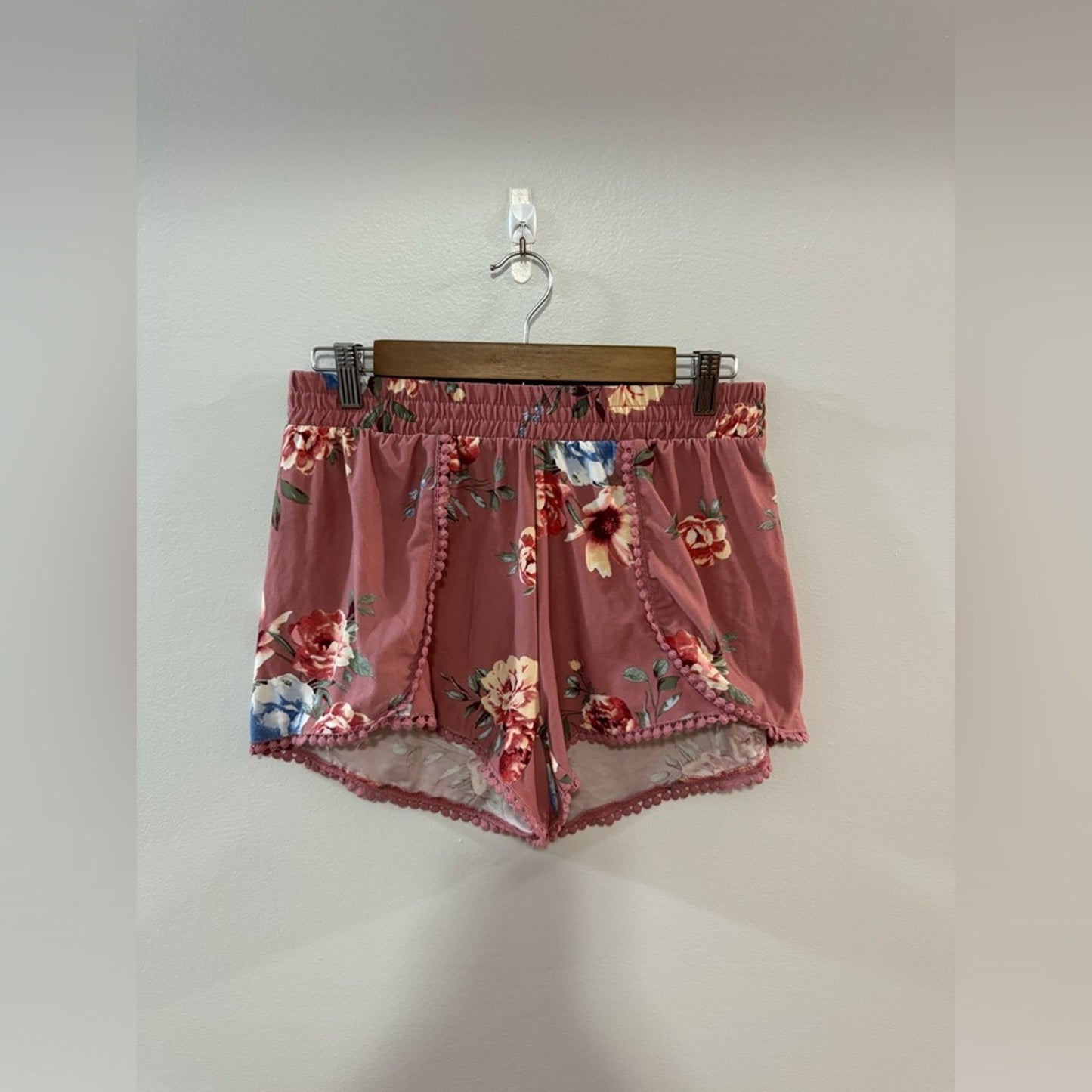 Pre-Owned MD Rue 21 Pink Floral Boho Shorts