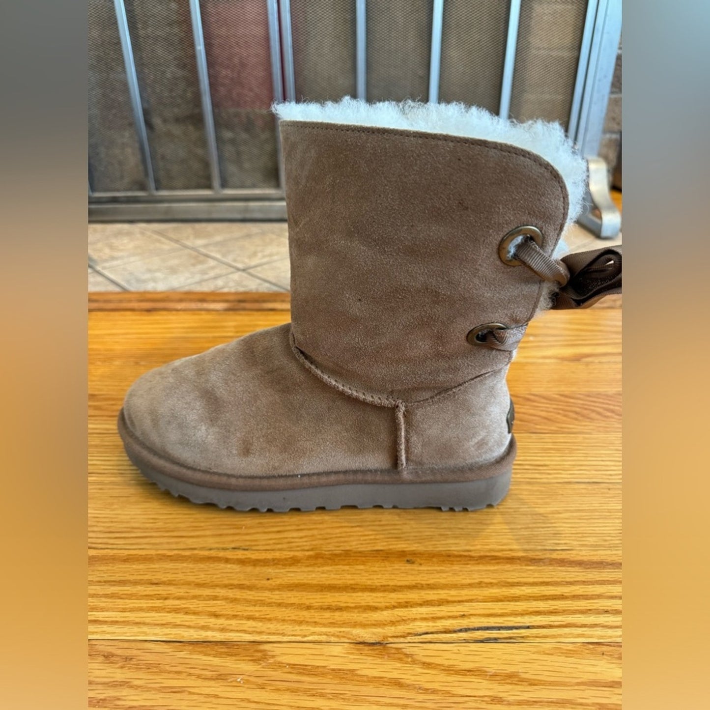 Pre-Owned Size 8 Ugg Customizable Bailey Bow Short Boot