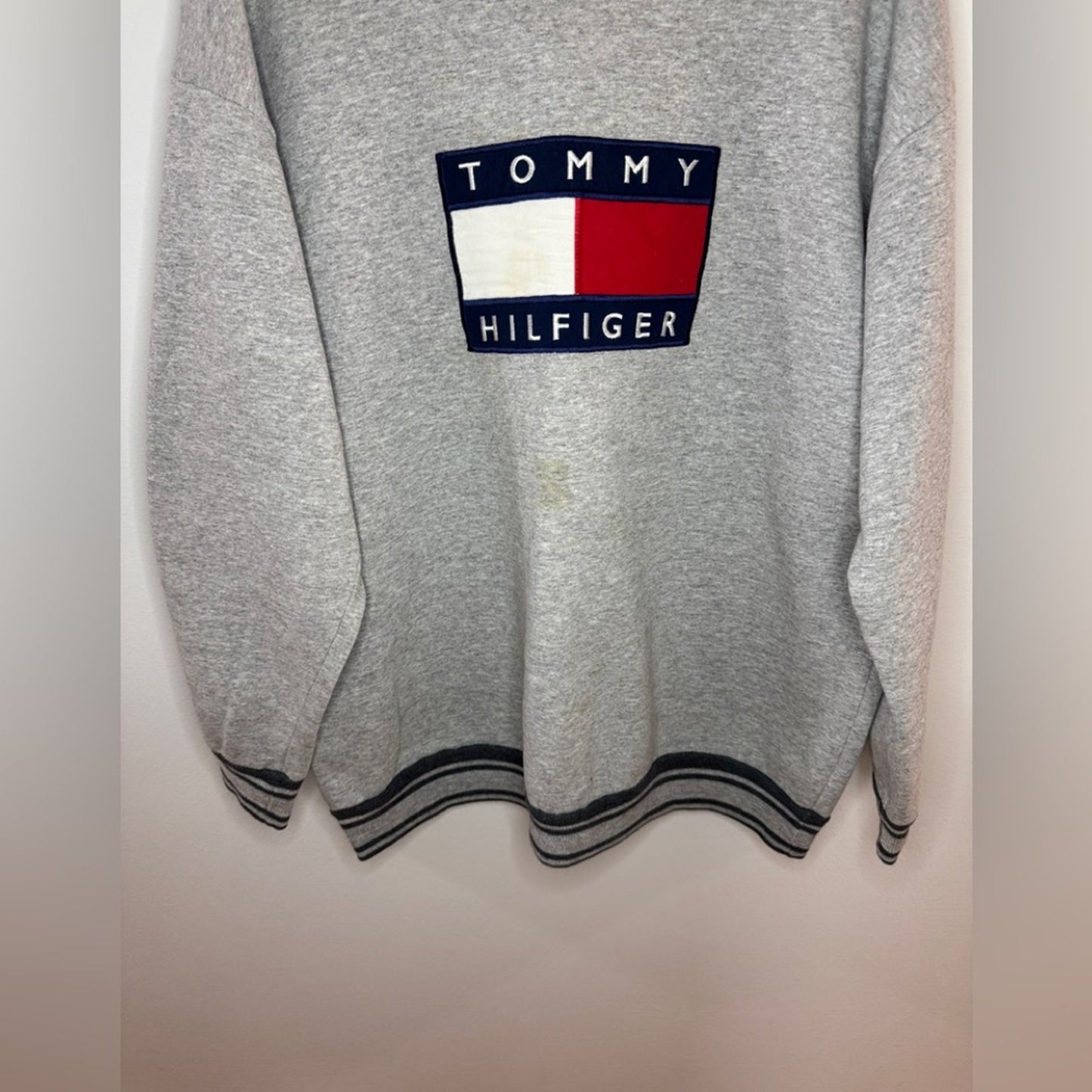 Pre-Owned XL Tommy Hilfiger Light Heather Grey Logo Patch Vintage Crewneck