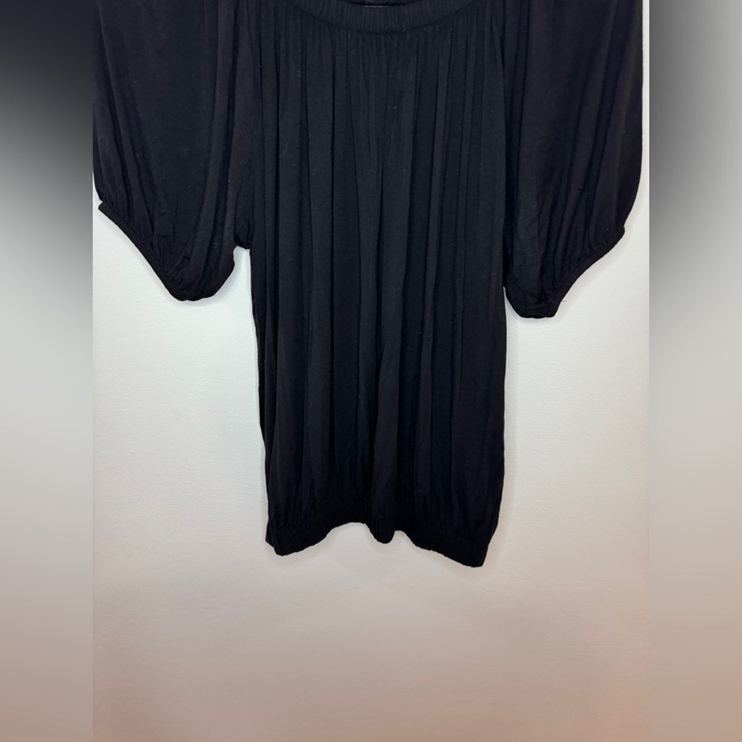 Pre-Owned SM Kenar Black Off The Shoulder Top