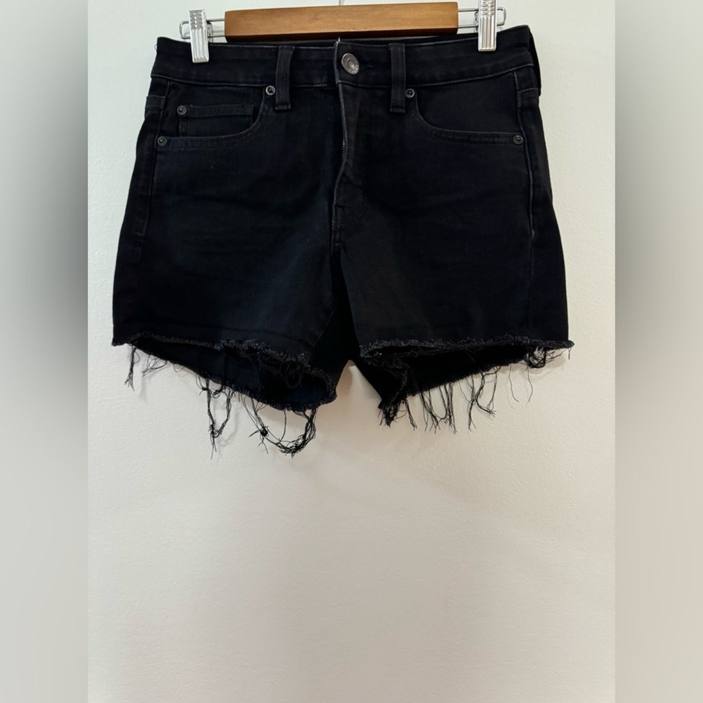 Pre-Owned Size 6 American Eagle Black Distressed Hi-Rise Shortie Jean Shorts